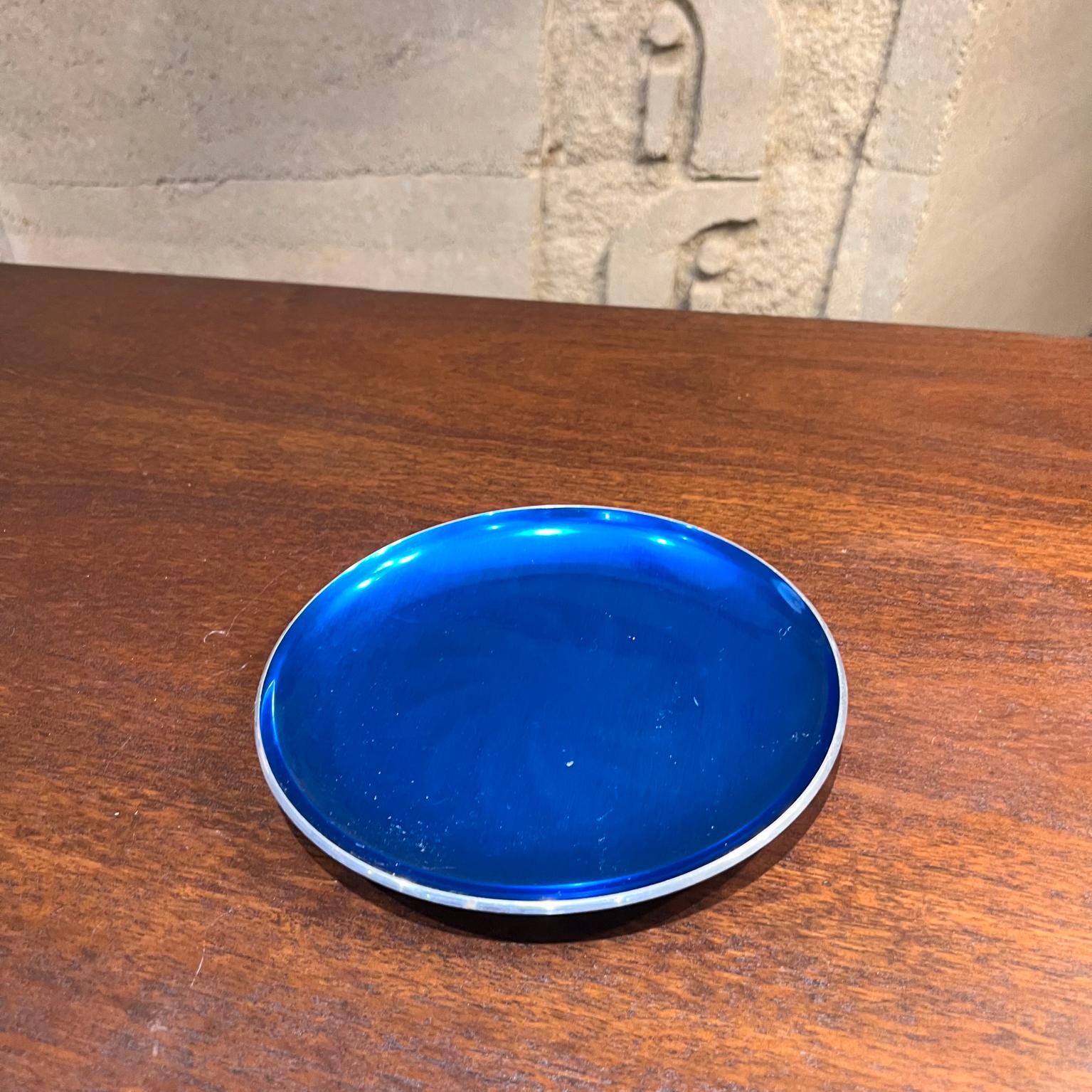 Émail bleu scandinave des années 1960 sur aluminium Norvège Bon état - En vente à Chula Vista, CA
