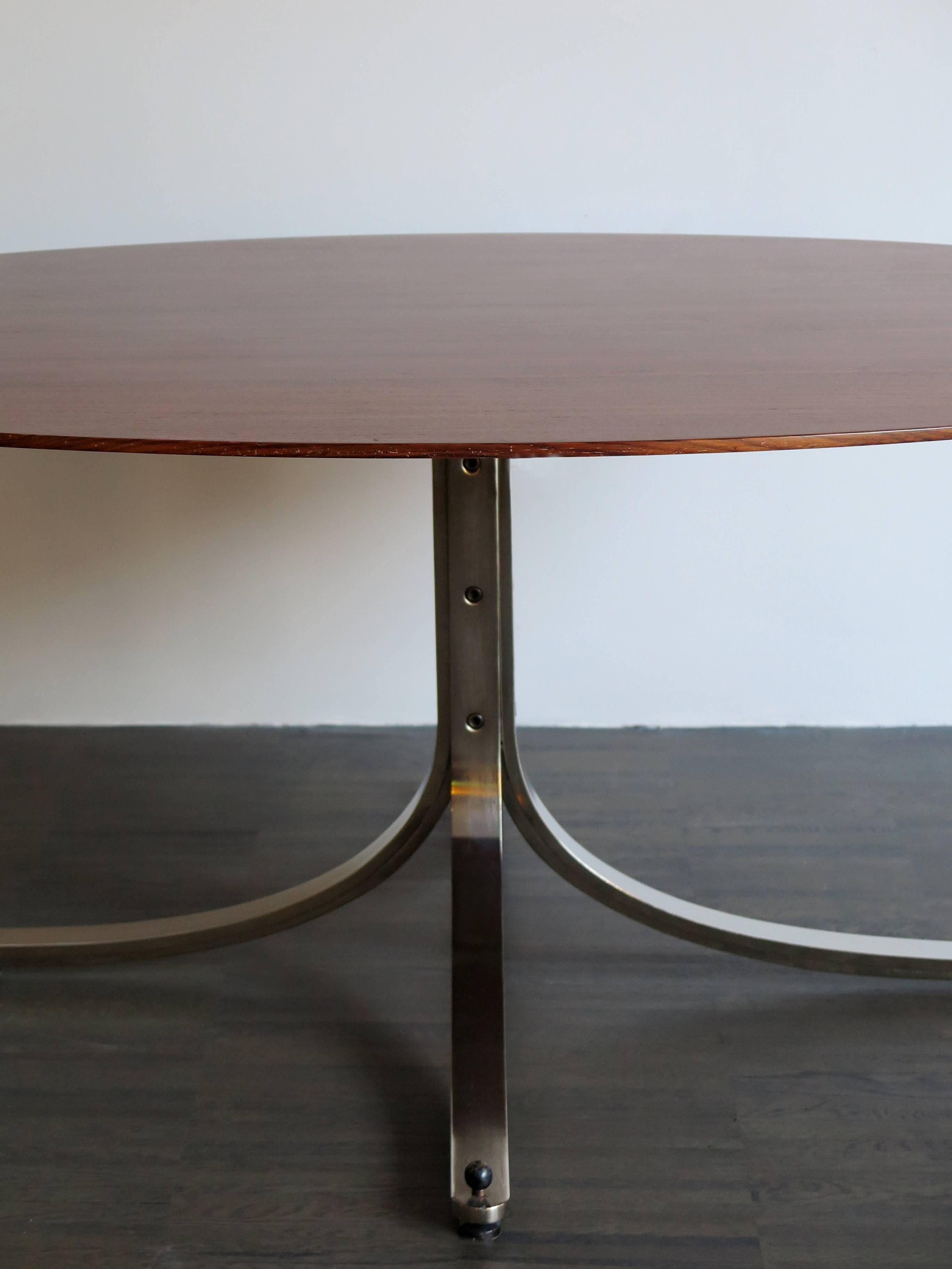 Italian dining table designed by Segio Mazza and manufactured by Arflex in 1962.
Curved stainless steel, adjustable feet, and rosewood veneered top, midcentury design.
Literature sources:
Domus 397 (December 1962), p. 36;
Ottagono 5 (April