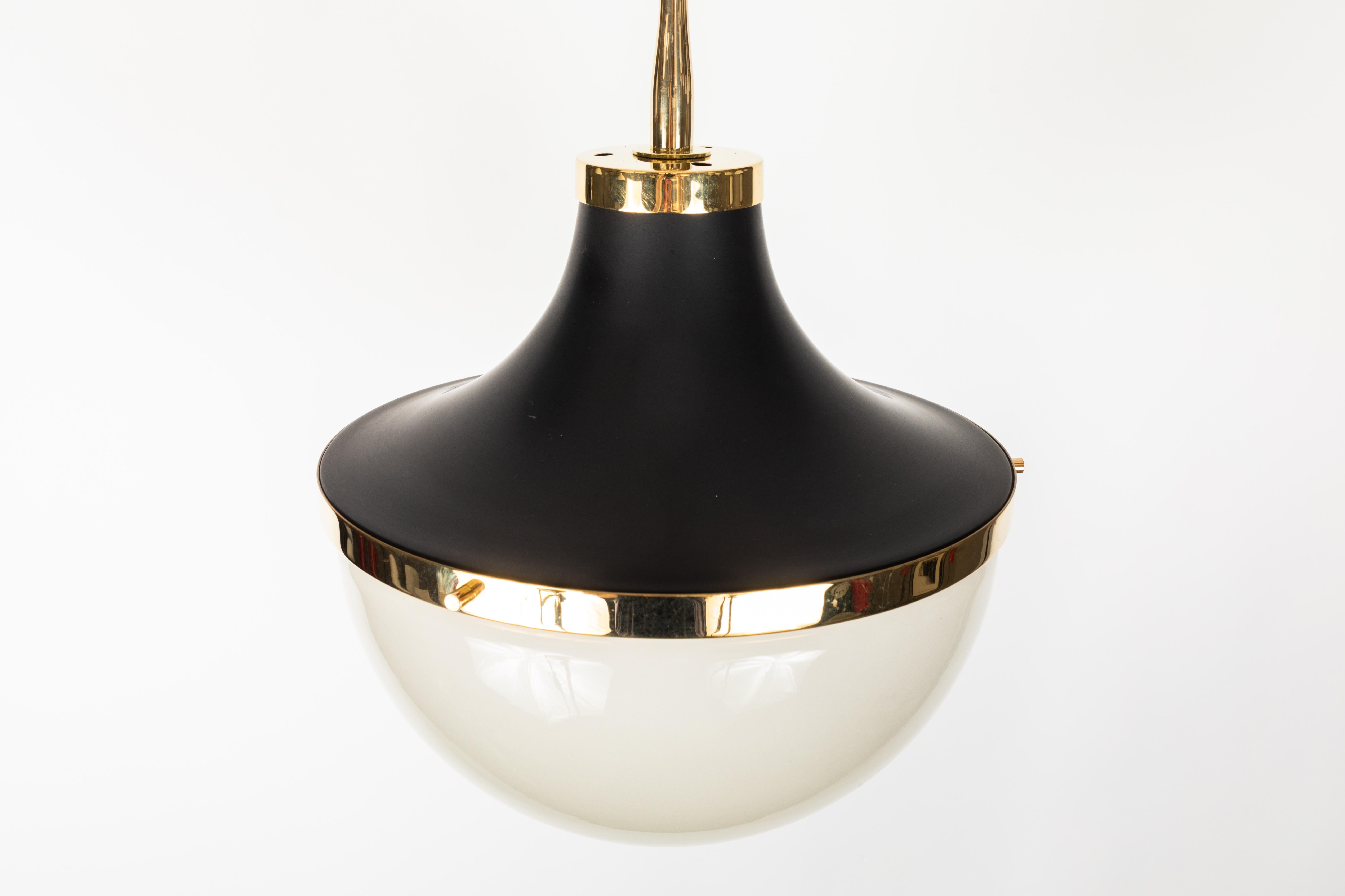 Lampe à suspension Pi de Sergio Mazza en laiton et verre des années 1960 pour Artemide en vente 1