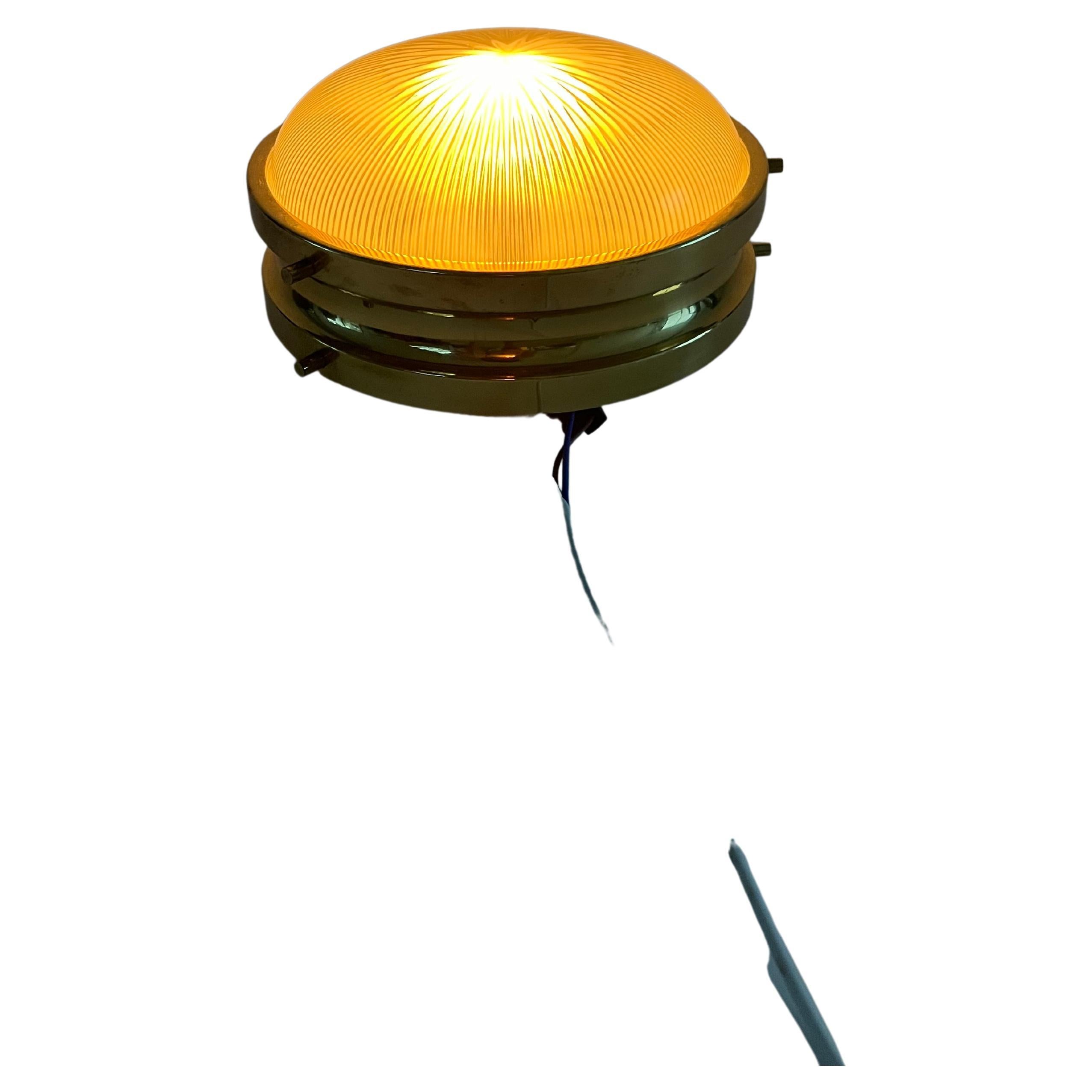 Tre lampade da parete o da soffitto in stile Mid-Century Modern disegnate da Sergio Mazza per Artemide, intorno agli anni '60, realizzate in ottone nichelato e vetro pressato.