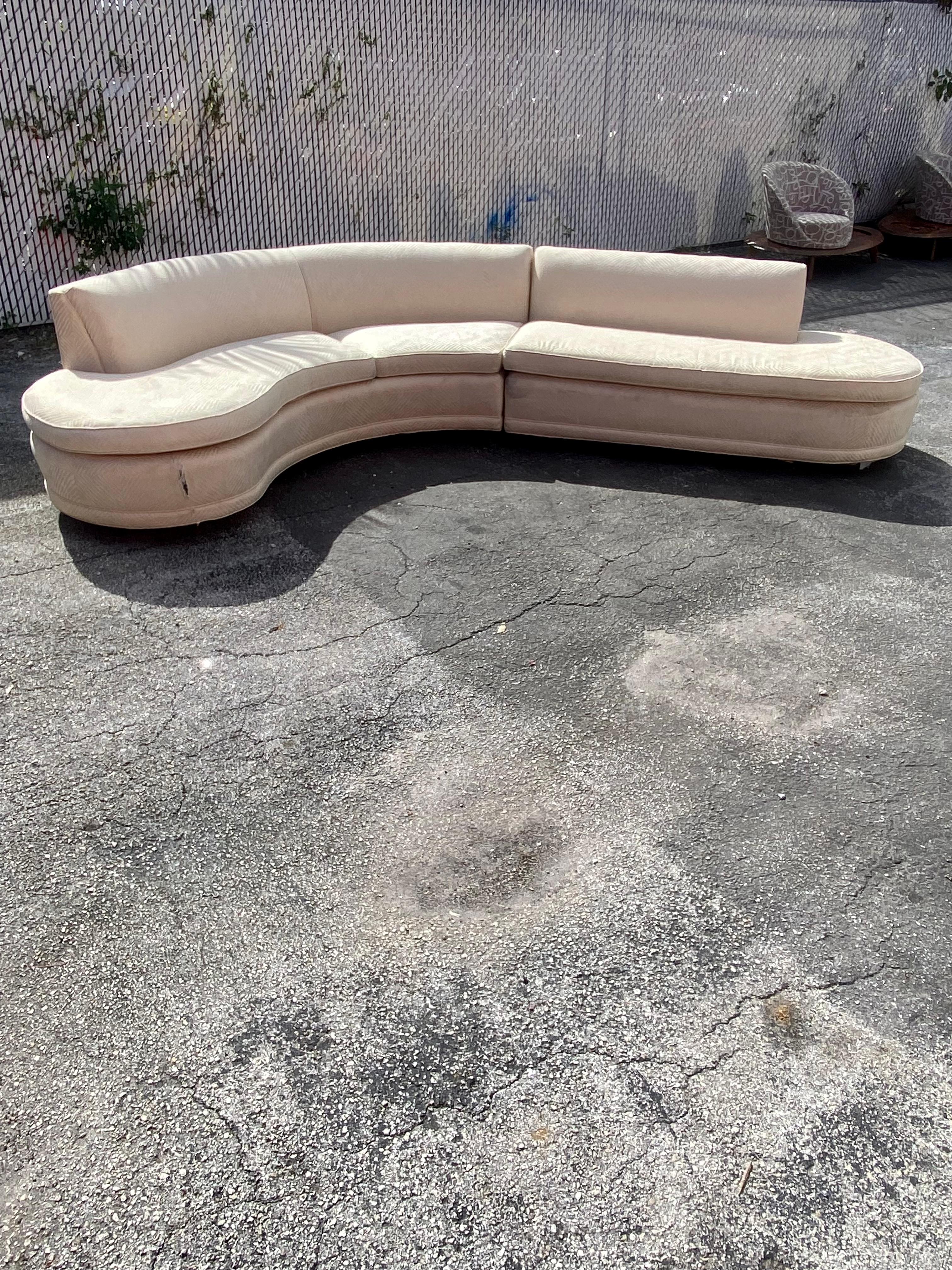 On offer on this occasion is one of the most stunning, serpentine sectional you could hope to find. Outstanding design is exhibited throughout. The beautiful sectional is statement piece which is also extremely comfortable and packed with