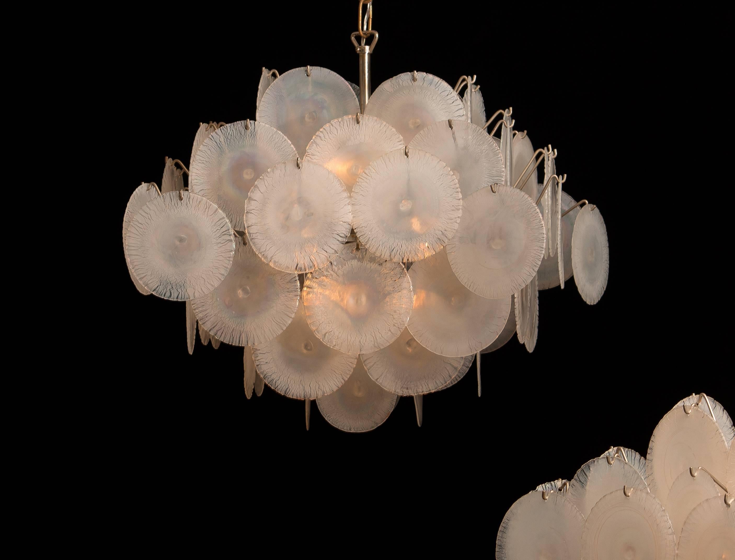 1960s, Set Gino Vistosi Chandeliers with White / Pearl Murano Crystal Discs In Good Condition In Silvolde, Gelderland