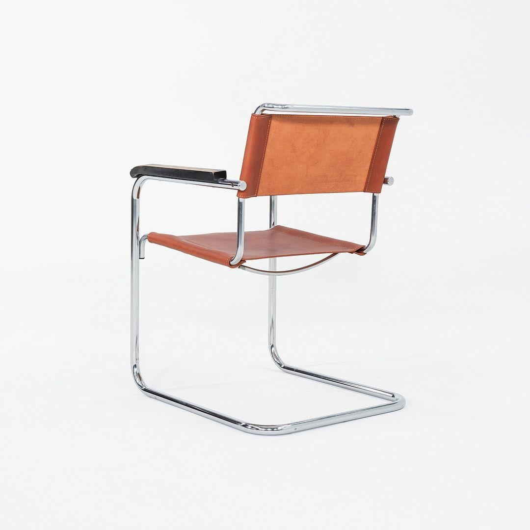 Si tratta di un set di 10 sedie da pranzo a sbalzo B33 e B34, originariamente progettate da Marcel Breuer nel 1928. Questi esemplari in particolare sono stati prodotti da Thonet negli anni '60. Presentano un telaio tubolare in acciaio con nuove
