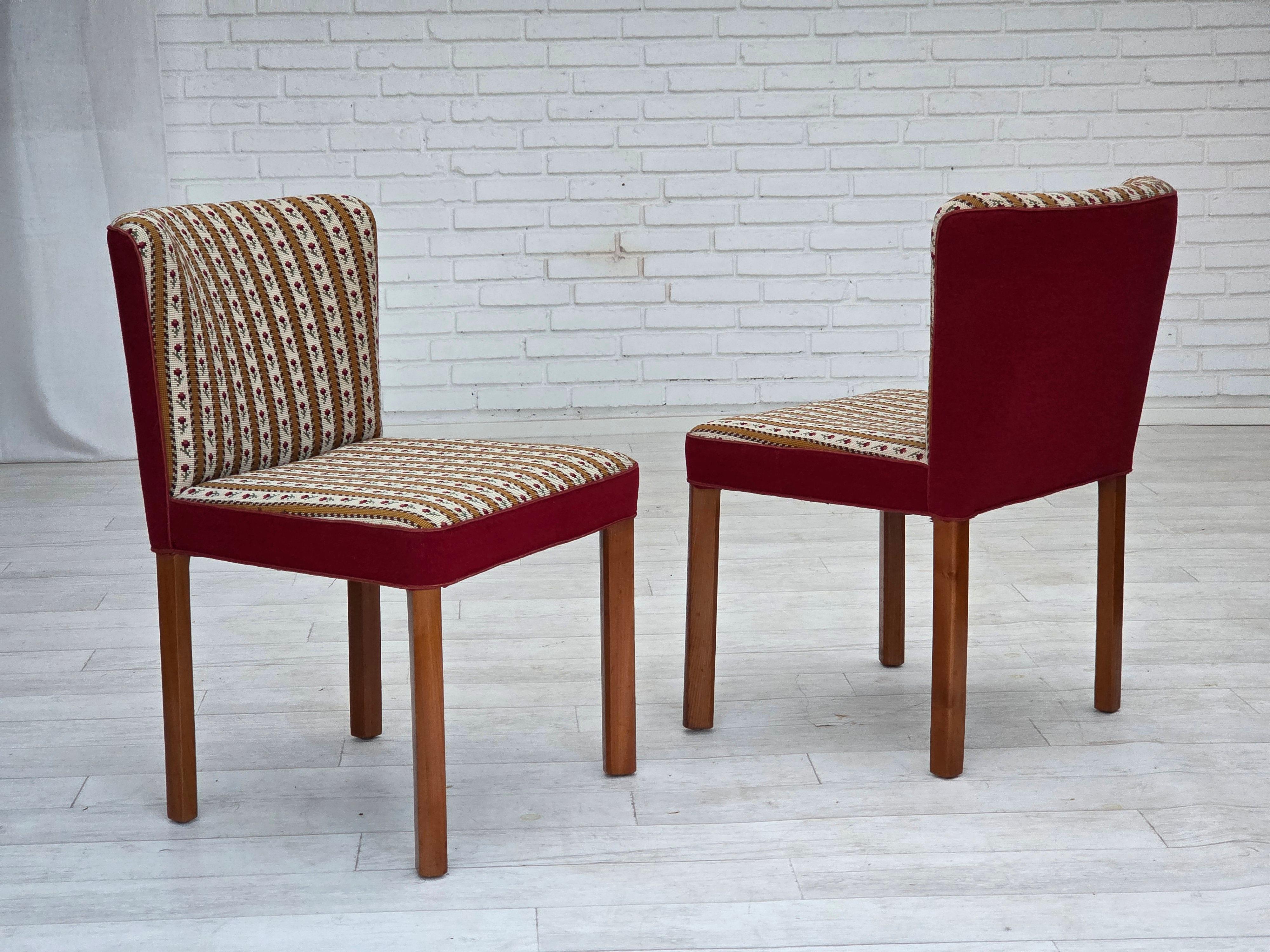 1960s, set of 2 Danish easy chairs, traditional Danish woven wool fabric. For Sale 11