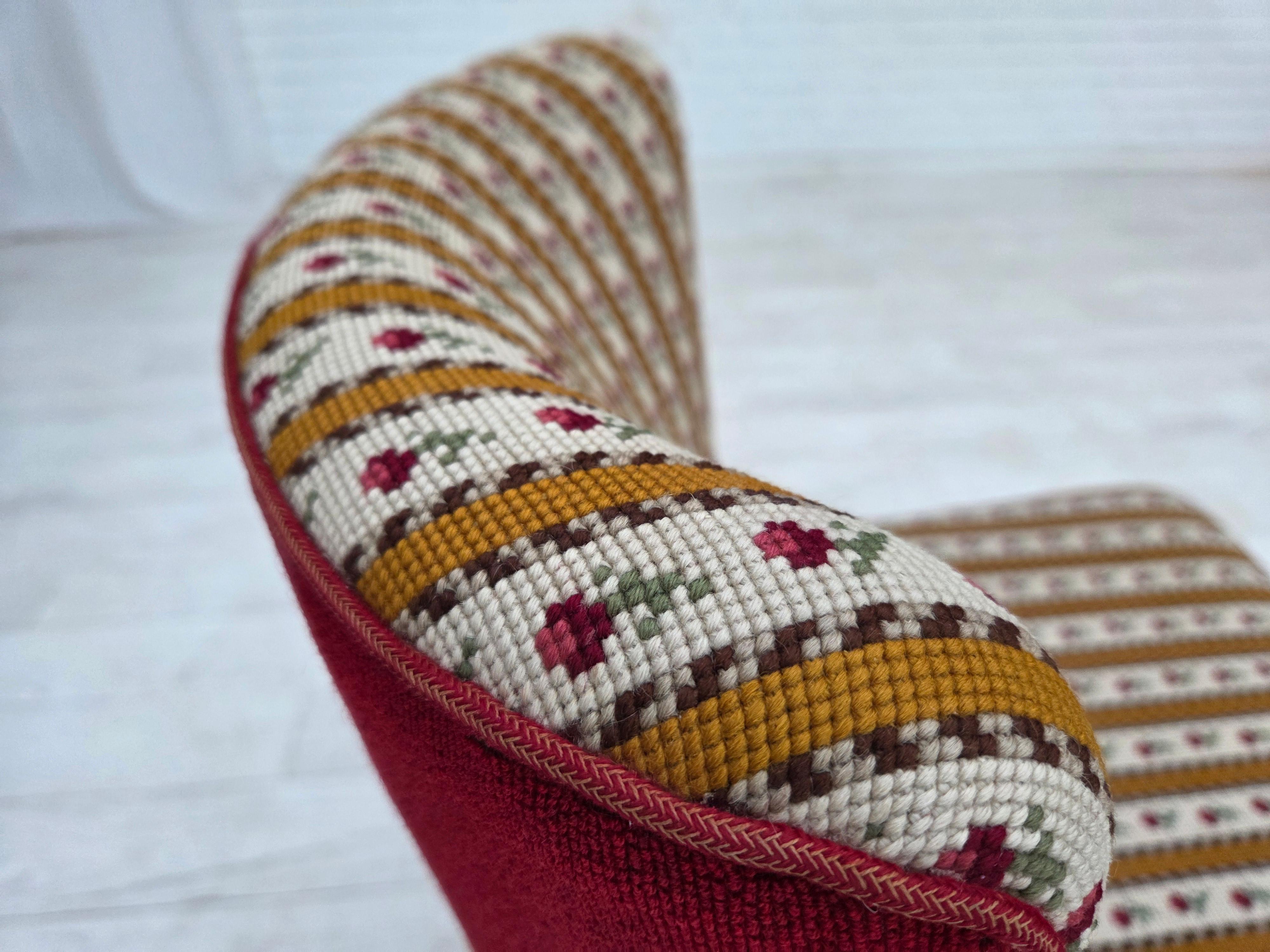 1960s, set of 2 Danish easy chairs, traditional Danish woven wool fabric. For Sale 3