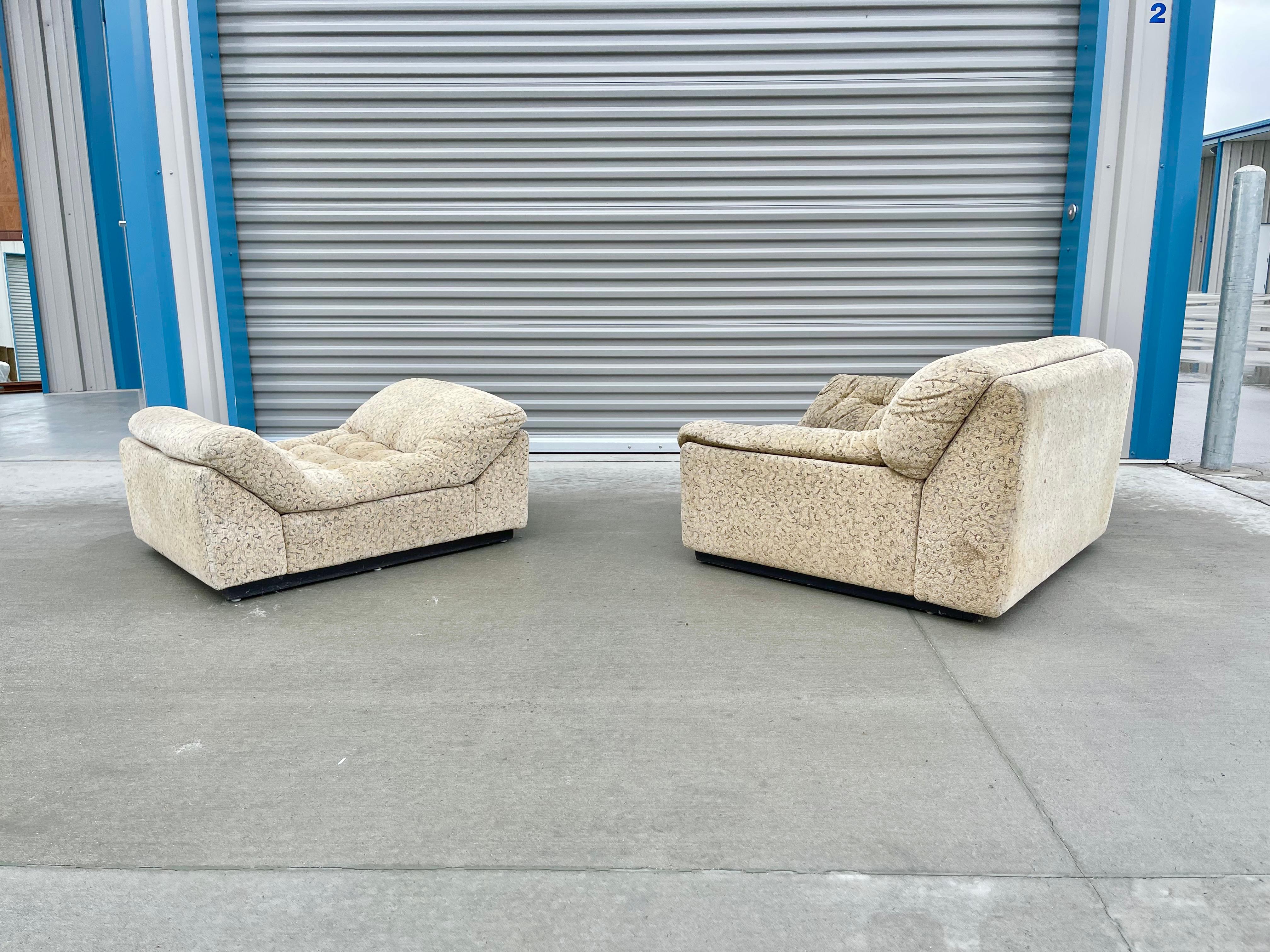 American 1960s Set of 2 Mid-Century Biscuit Tufted Lounge Chair & Ottoman