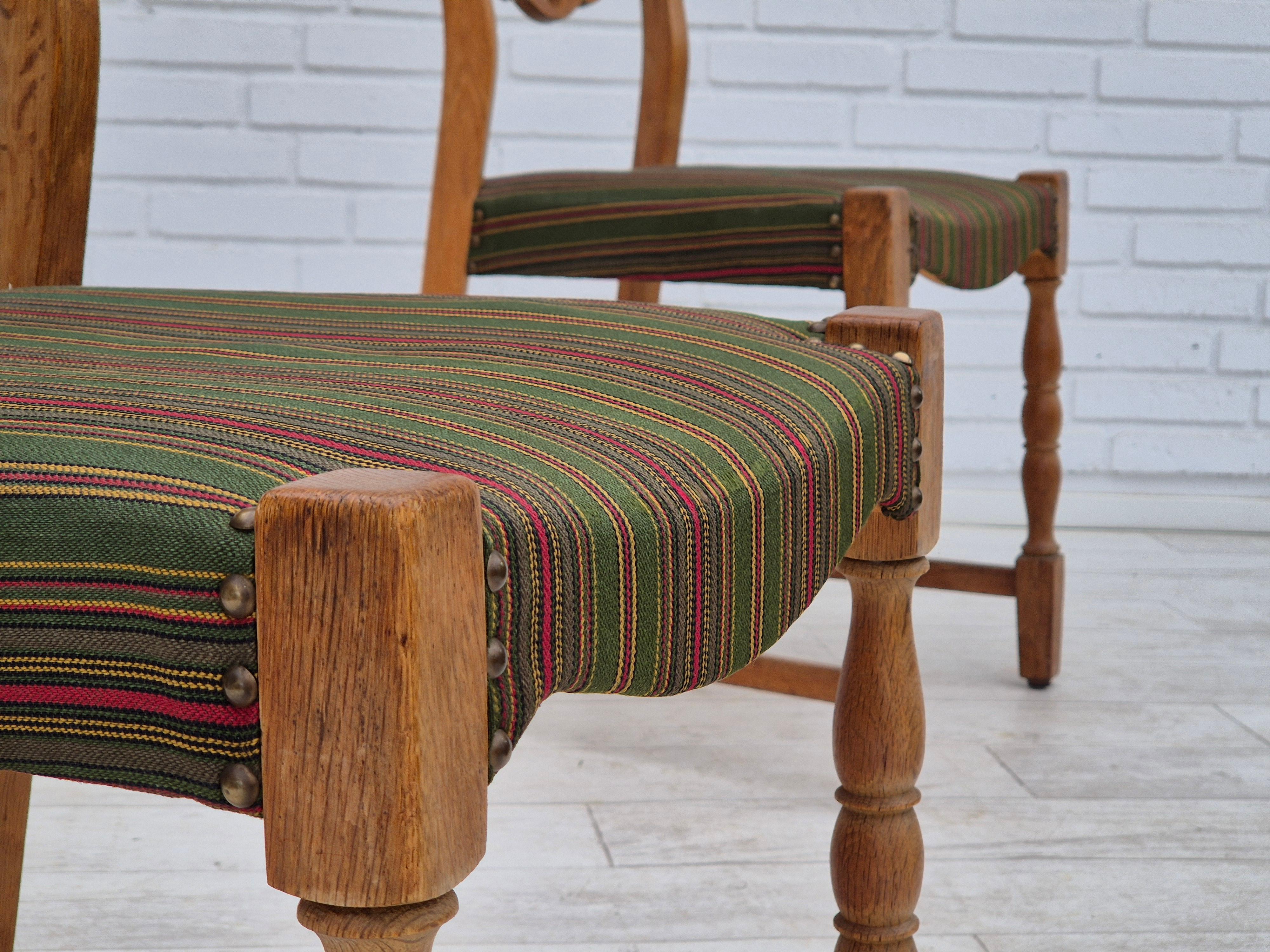 Scandinavian Modern 1960s, set of 3 dining Danish chairs, original condition, furniture wool, oak.