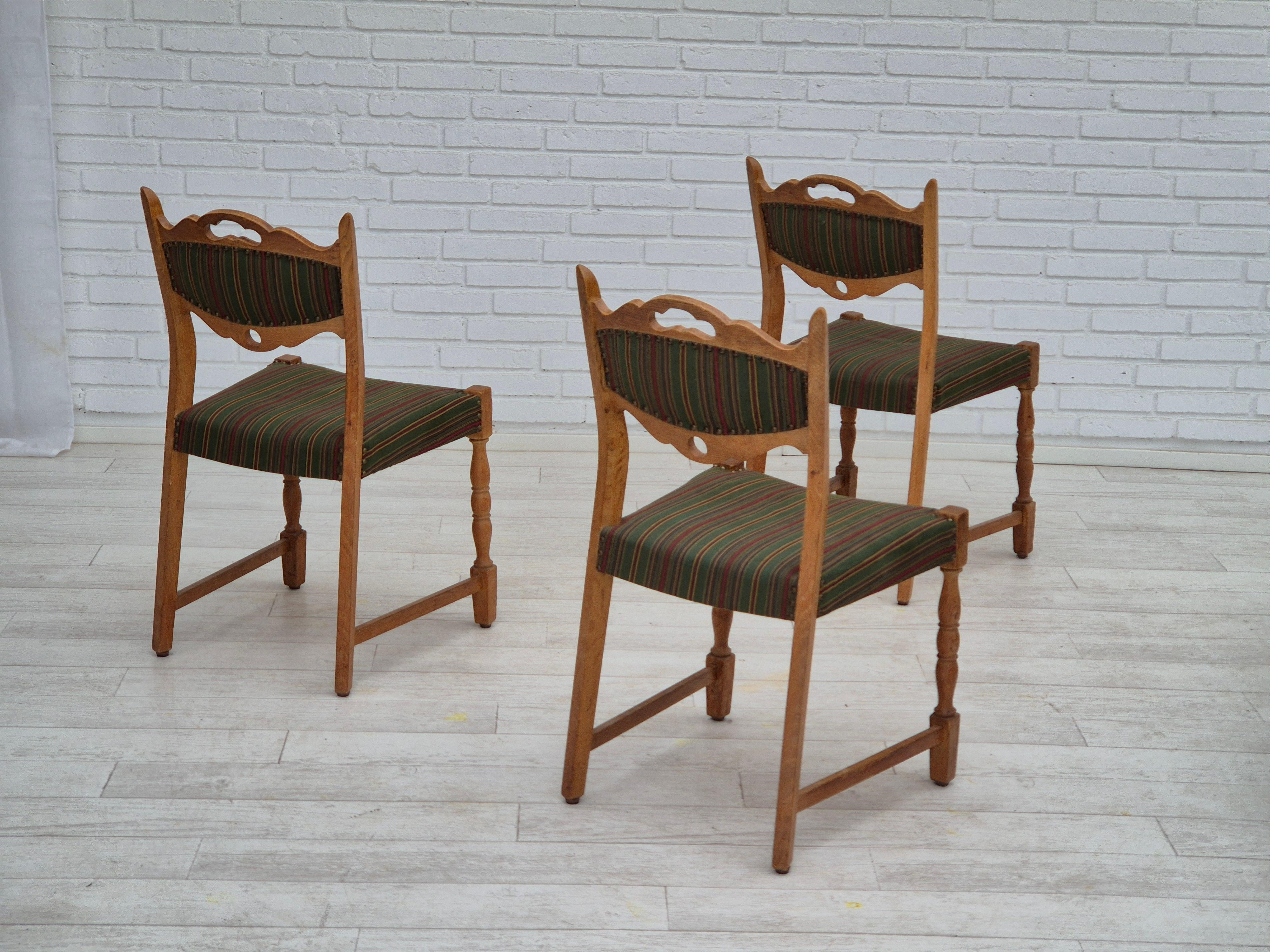 Mid-20th Century 1960s, set of 3 dining Danish chairs, original condition, furniture wool, oak.