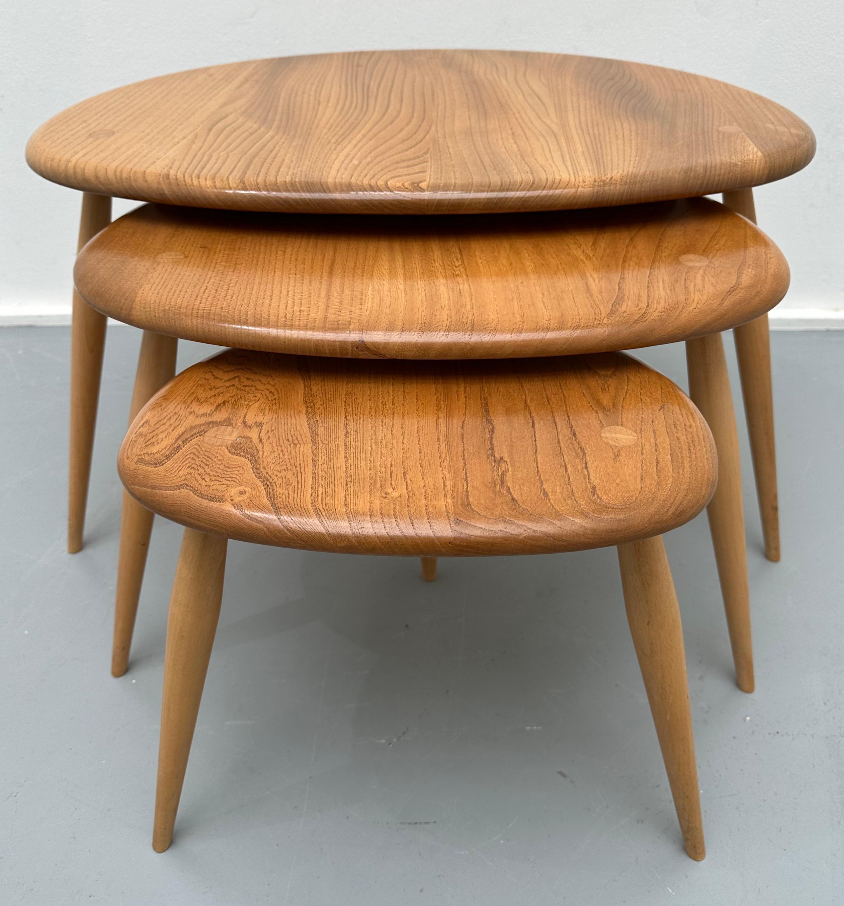 Mid-Century Modern 1960s Set of 3 English Ercol Elm & Beech Pebble Shaped Nesting Coffee Tables