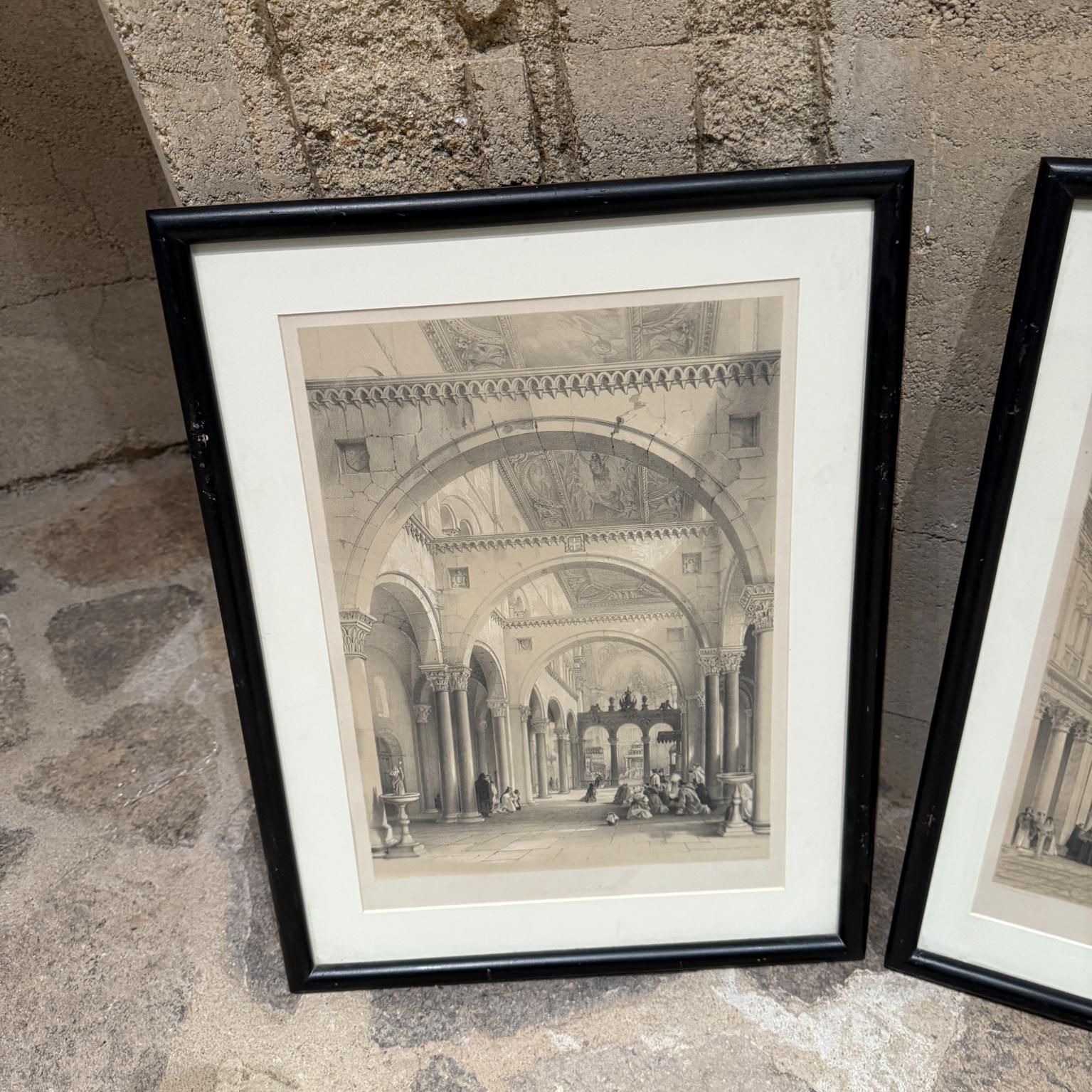 Set di 3 acqueforti architettoniche italiane degli anni '60
Firmato difficile da leggere
20,5 x 15,75 x .75 Arte 16 x 12
Condizioni di prevendita vintage non restaurate. 
Leggero scolorimento.
Include un nuovo telaio con vetro non riflettente. 
Fai