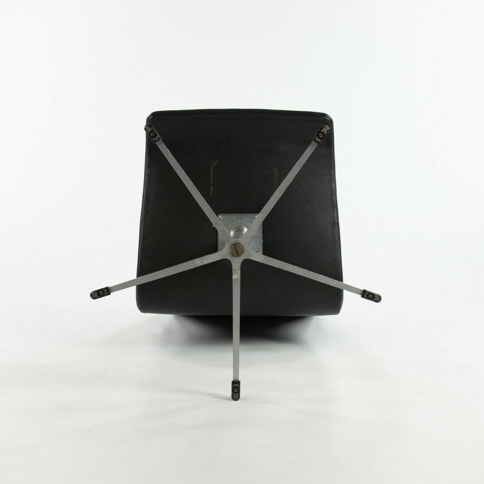 Satz von 4 Arne Jacobsen für Fritz Hansen High Oxford-Esszimmerstühlen aus Vinyl, 1960er Jahre im Zustand „Gut“ im Angebot in Philadelphia, PA