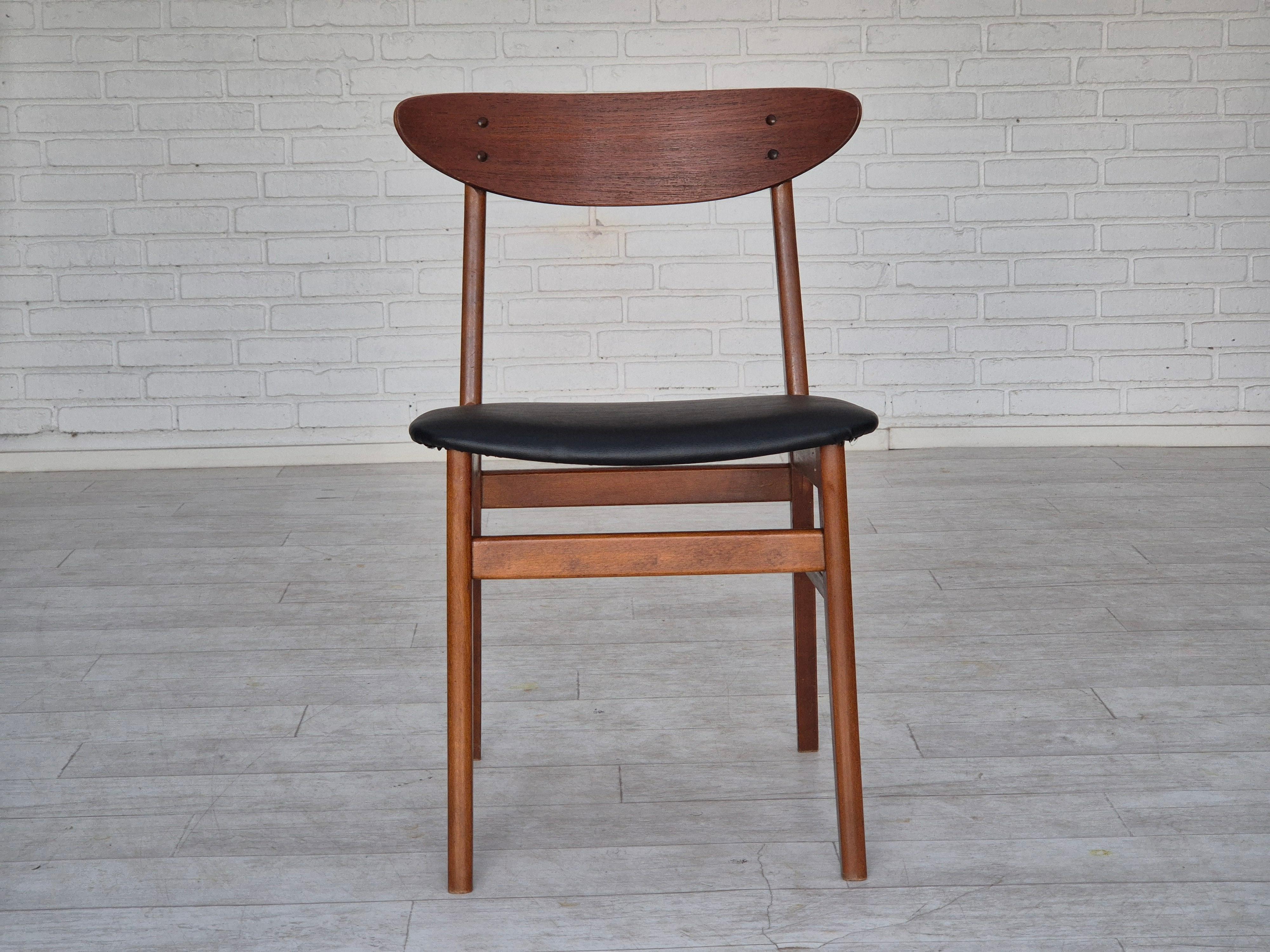 Anni '60, set di 4 sedie da pranzo danesi di Wood Wood, in legno di teak curvato, tappezzate. In condizioni buone in vendita a Tarm, 82