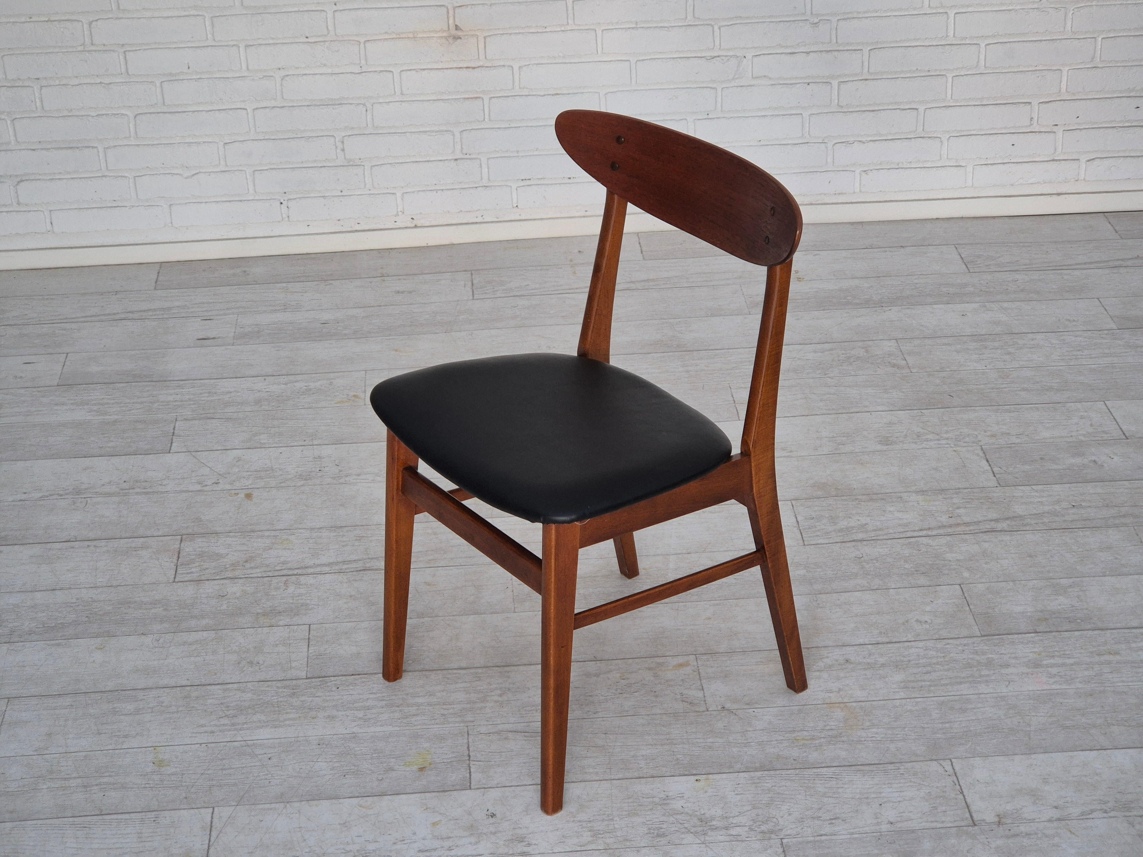 Metà XX secolo Anni '60, set di 4 sedie da pranzo danesi di Wood Wood, in legno di teak curvato, tappezzate. in vendita