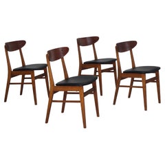 Años 60, juego de 4 sillas de comedor danesas de Farstrup, madera de teca curvada, retapizadas.