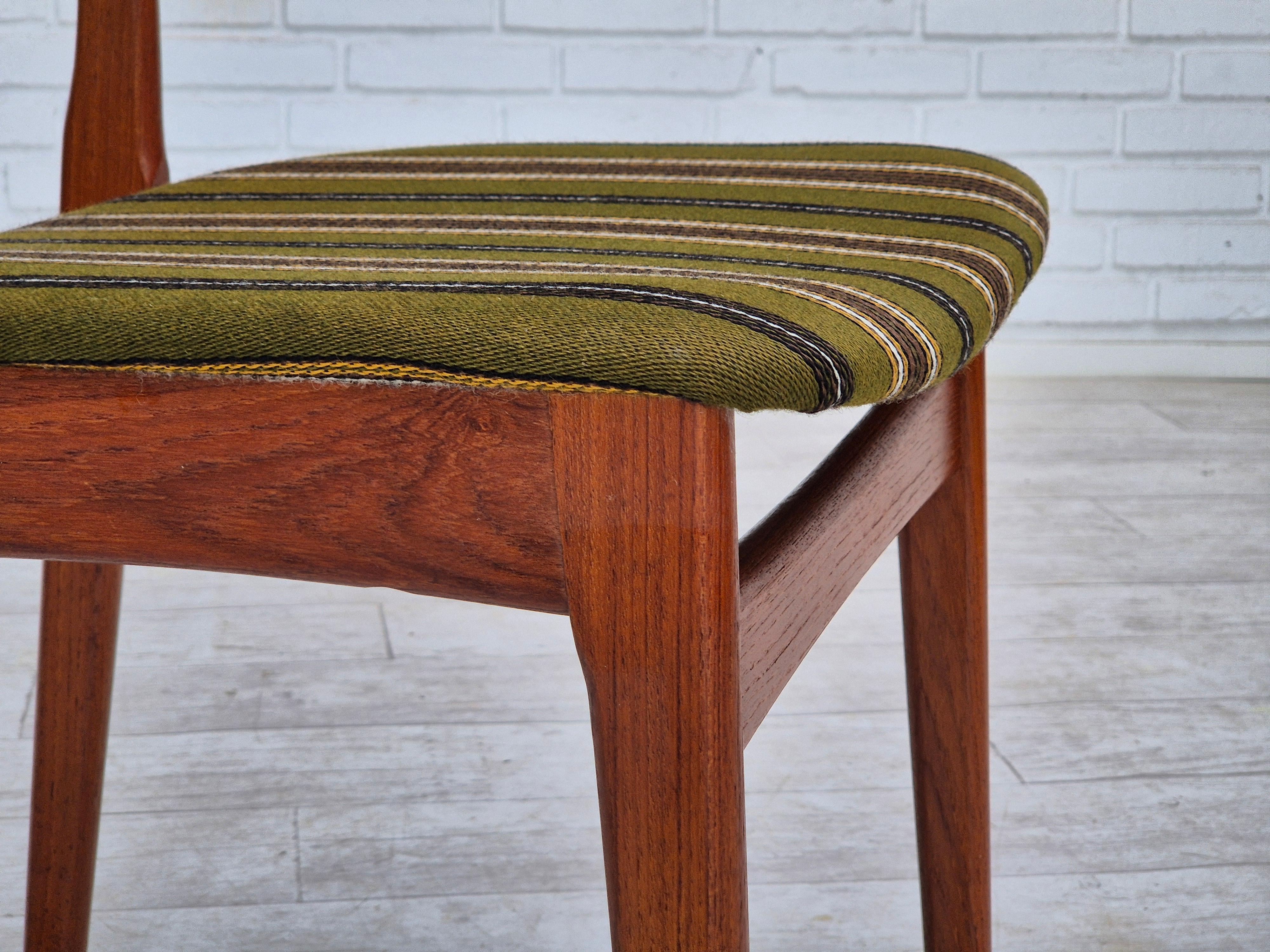 Satz von 4 dänischen Esszimmerstühlen aus massivem Teakholz, Originalzustand, 1960er Jahre. im Angebot 3