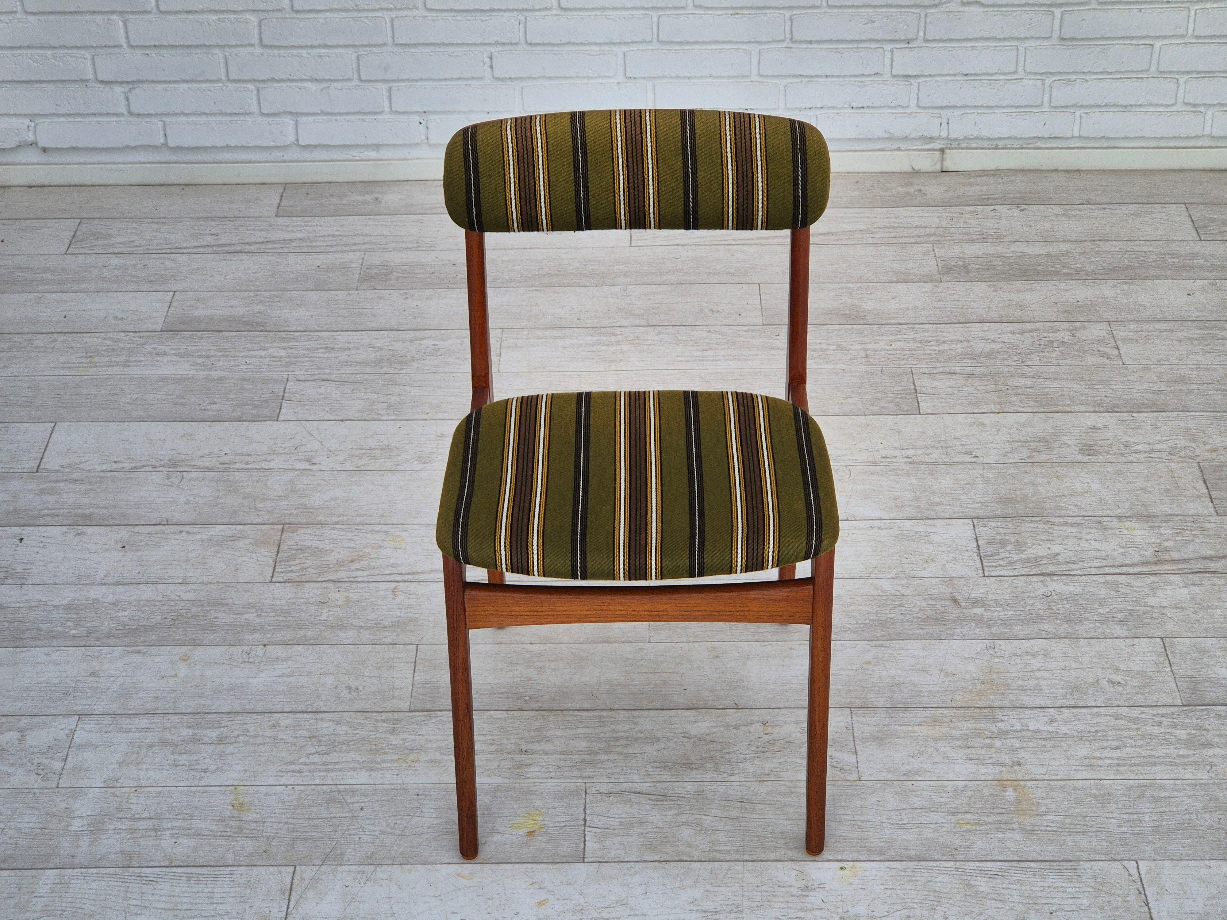 Satz von 4 dänischen Esszimmerstühlen aus massivem Teakholz, Originalzustand, 1960er Jahre. im Angebot 5