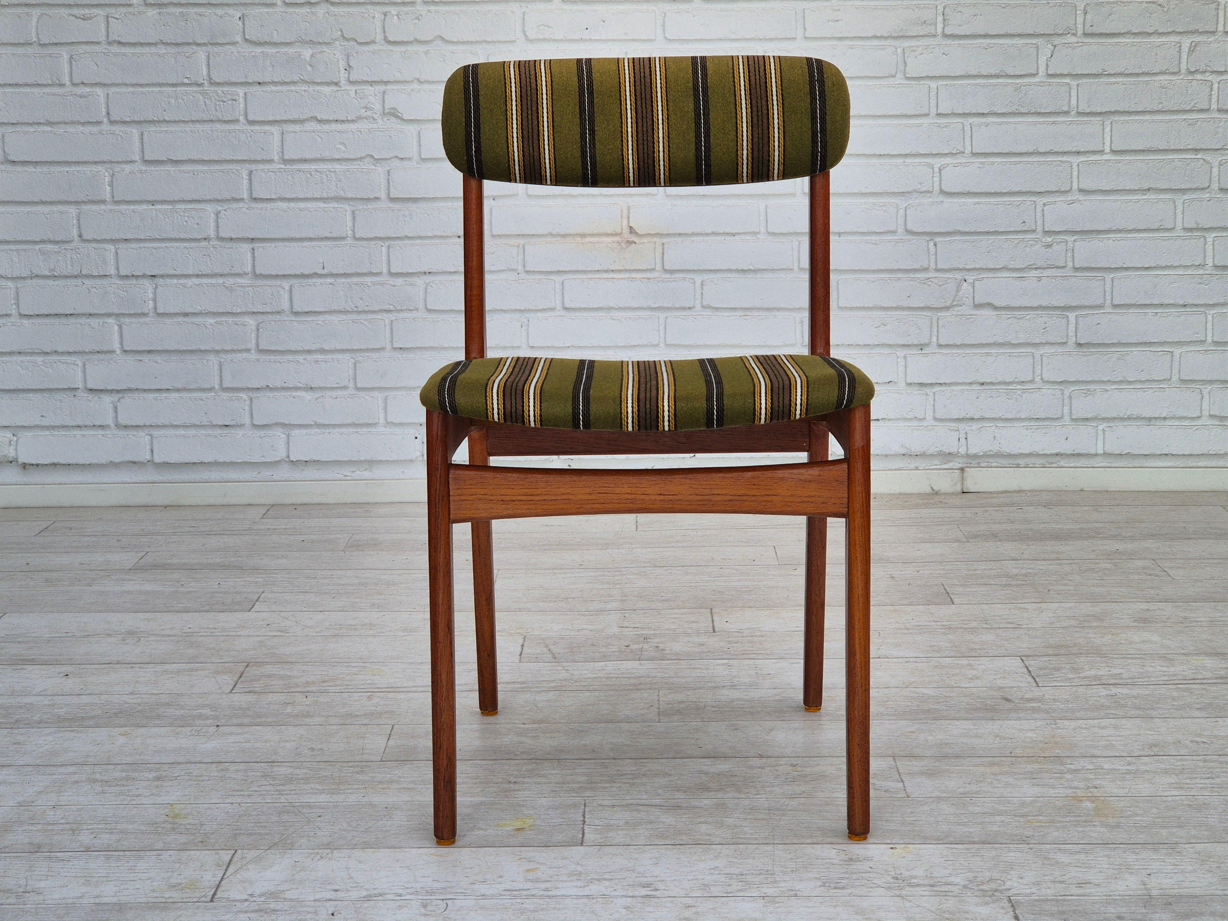 Satz von 4 dänischen Esszimmerstühlen aus massivem Teakholz, Originalzustand, 1960er Jahre. (Mitte des 20. Jahrhunderts) im Angebot