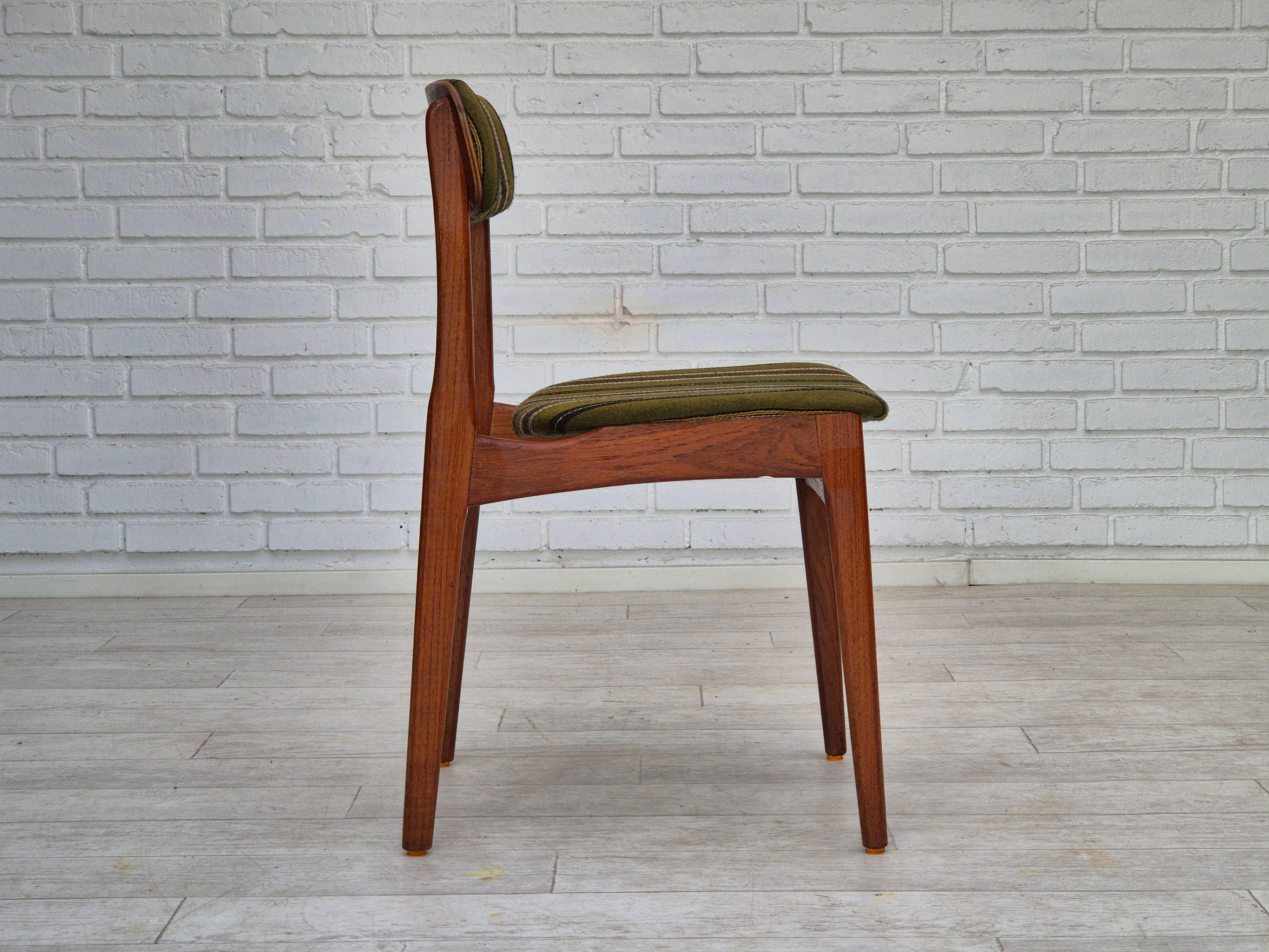Satz von 4 dänischen Esszimmerstühlen aus massivem Teakholz, Originalzustand, 1960er Jahre. (Wolle) im Angebot