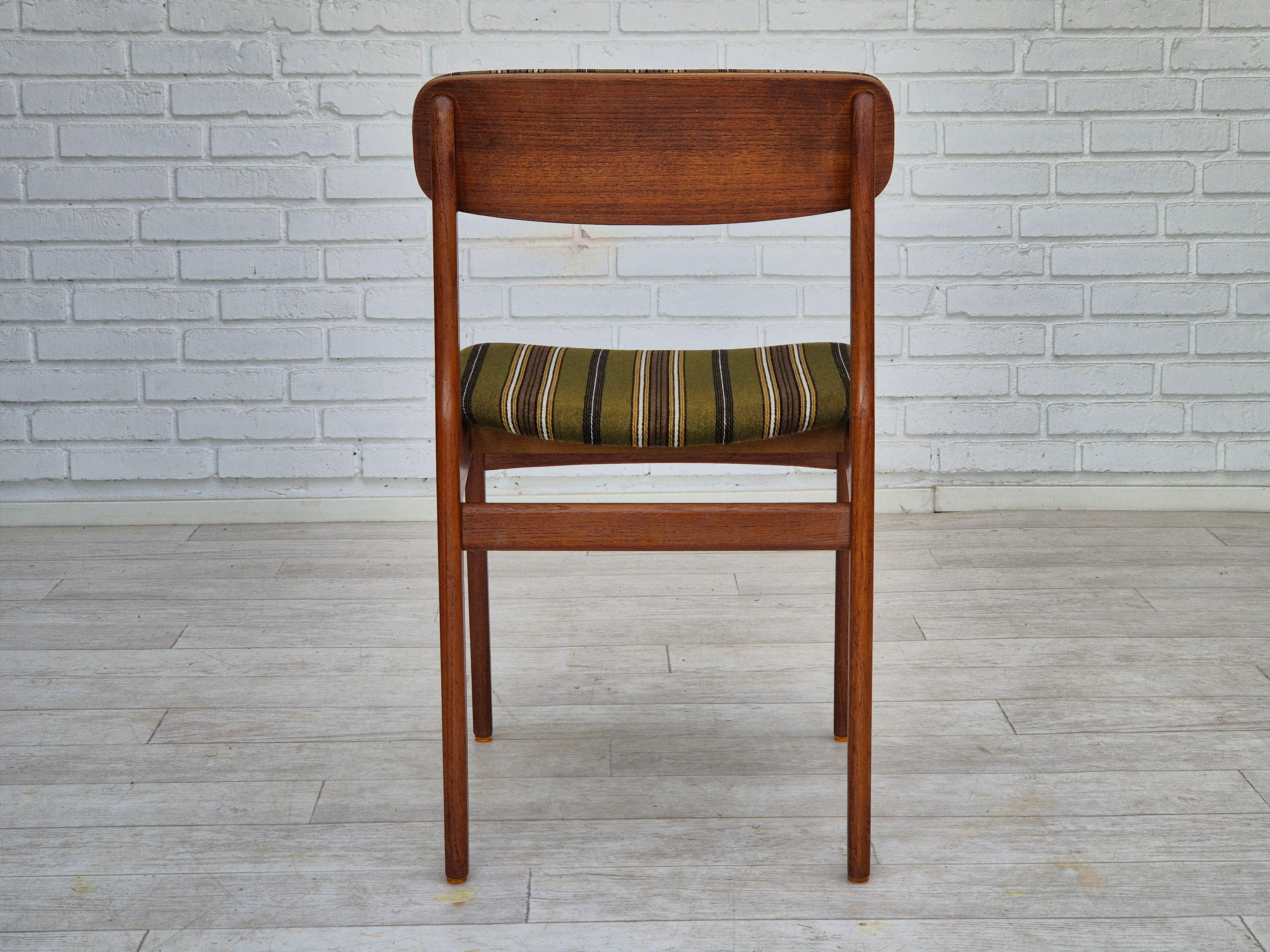 Satz von 4 dänischen Esszimmerstühlen aus massivem Teakholz, Originalzustand, 1960er Jahre. im Angebot 1