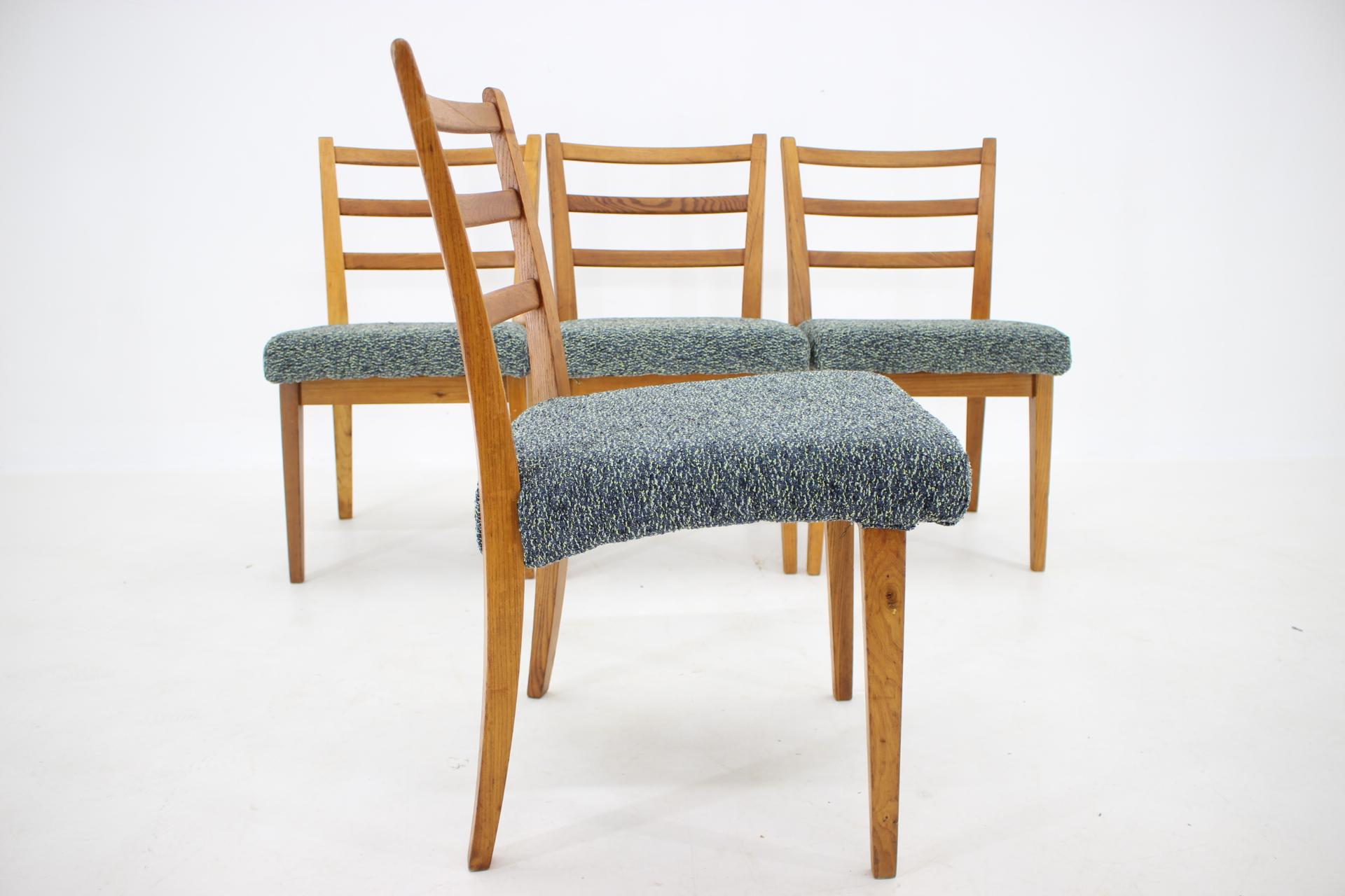 Tissu Ensemble de 4 chaises à manger en chêne des années 1960 ,Tchécoslovaquie en vente