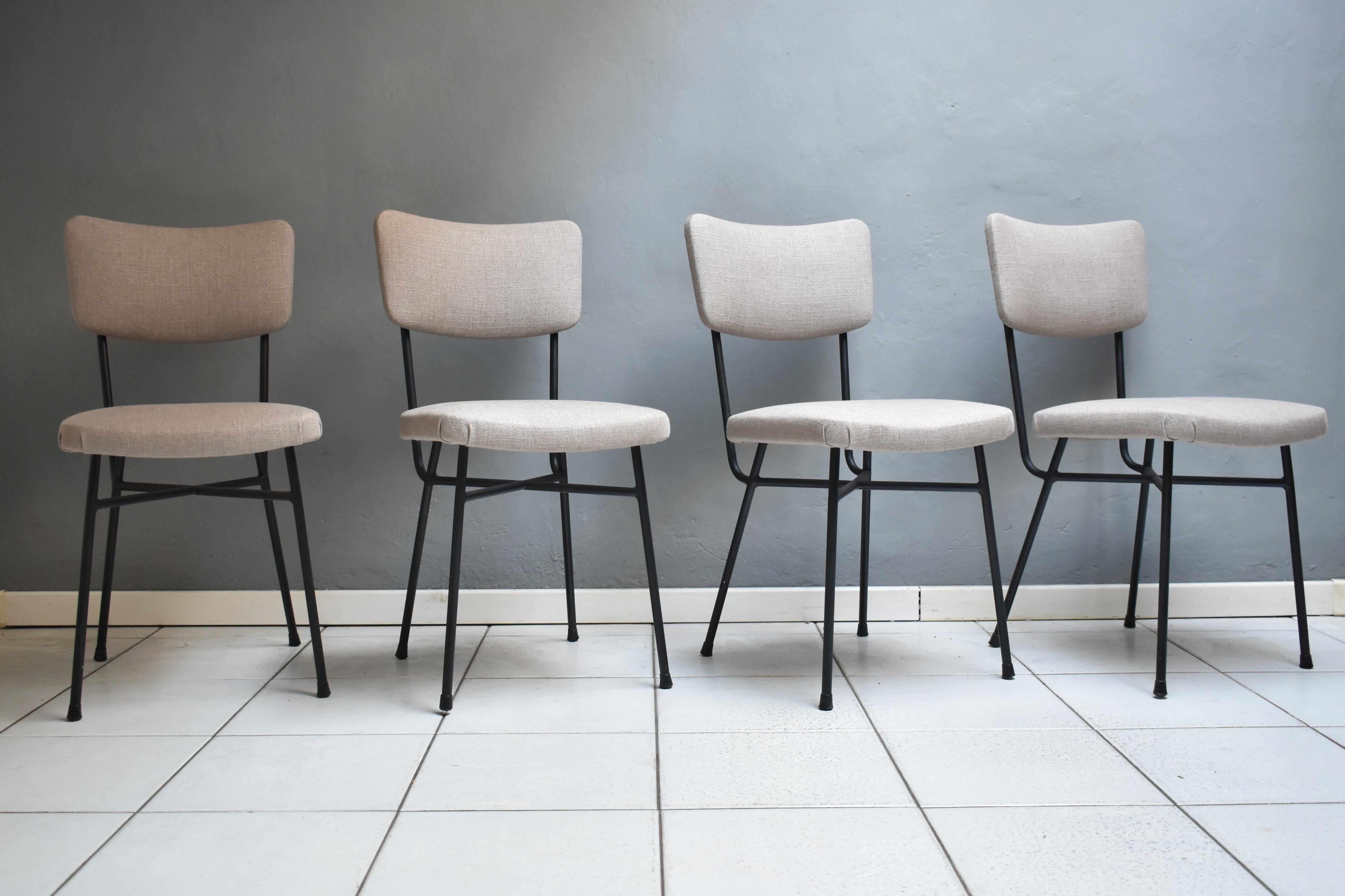 Mid-Century Modern 1960s, Set of 4 Vinatge Chairs Italian Manufacture in Black Iron and Light Grey For Sale
