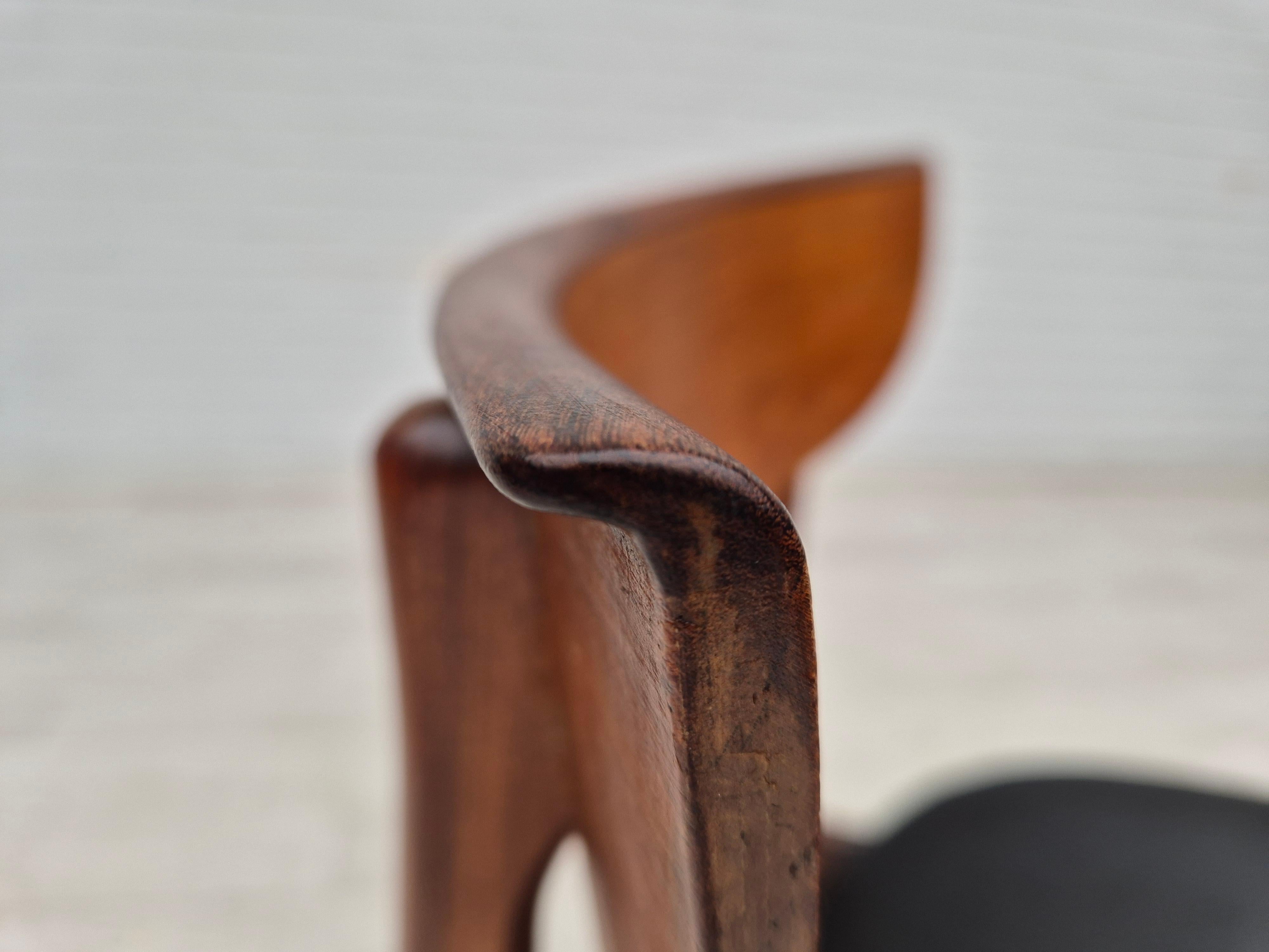 Années 1960, ensemble de 5 chaises de salle à manger danoises, retapissées, bois de teck. en vente 5