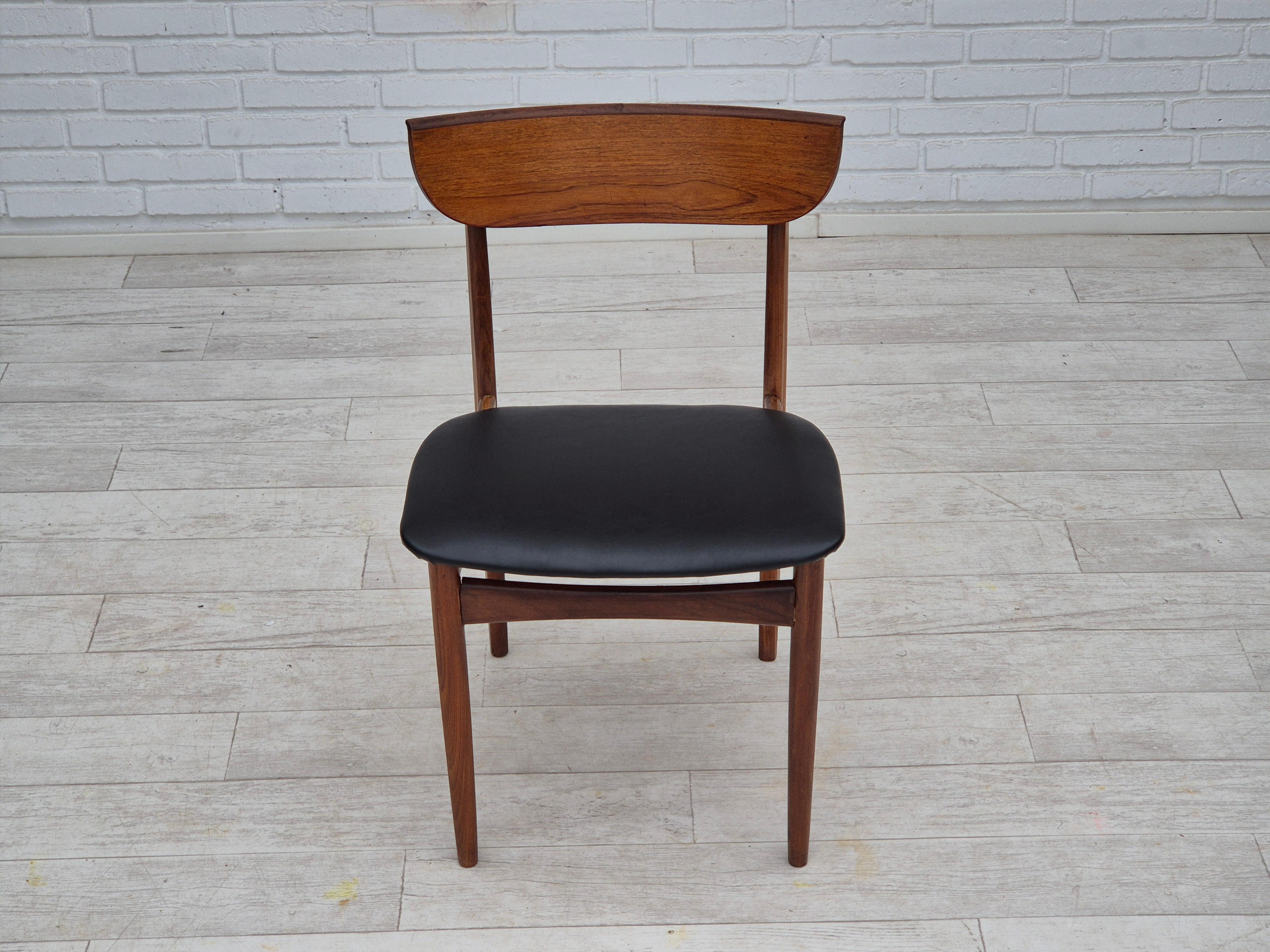 Années 1960, ensemble de 5 chaises de salle à manger danoises, retapissées, bois de teck. en vente 10