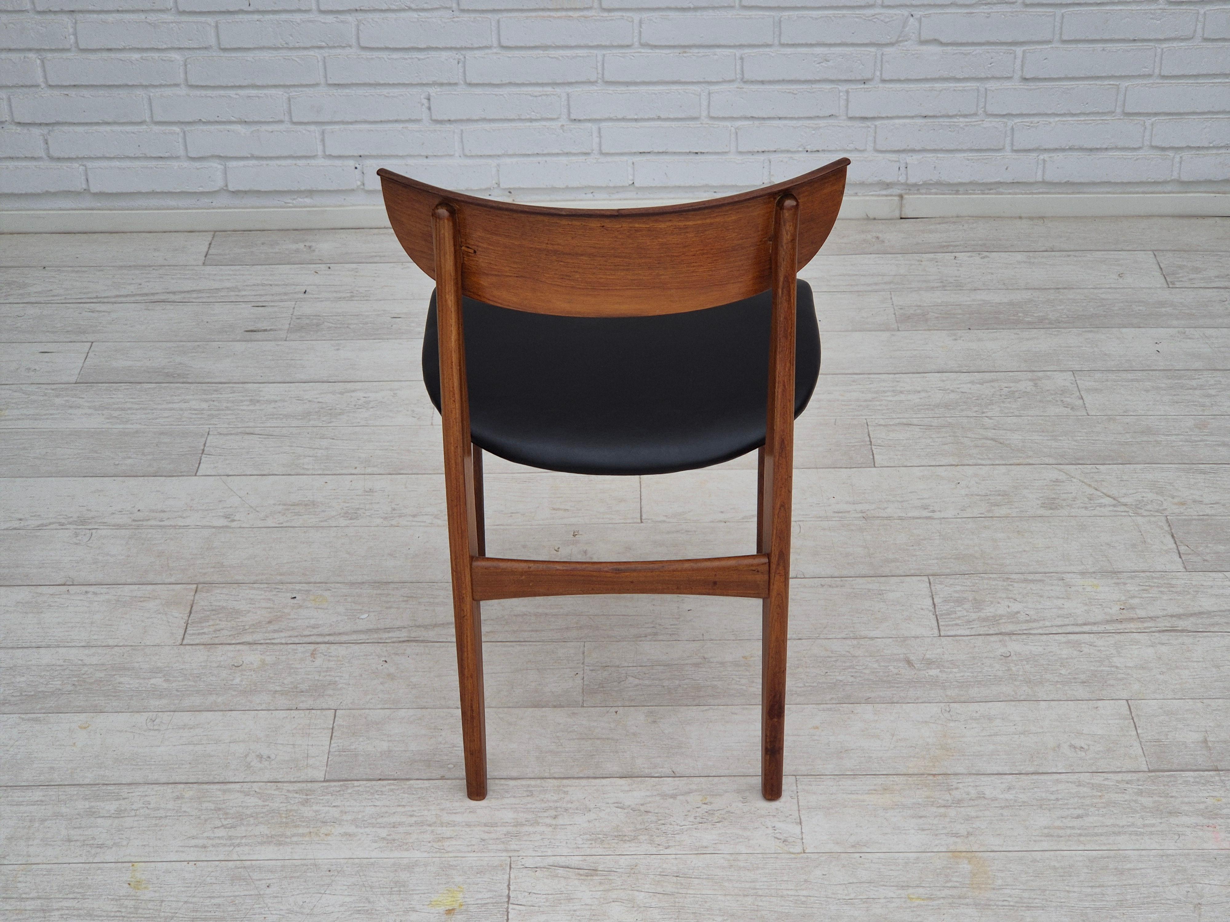 Années 1960, ensemble de 5 chaises de salle à manger danoises, retapissées, bois de teck. en vente 13