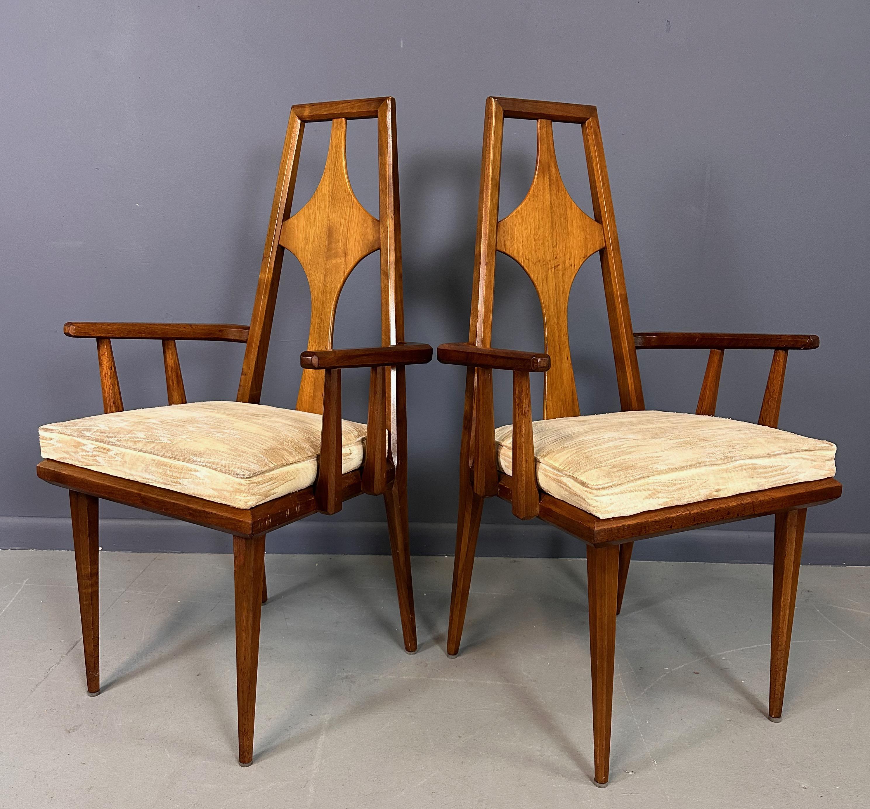 Set di 6 sedie da pranzo in legno di noce Edmond J. Spence degli anni '60 in vendita 5
