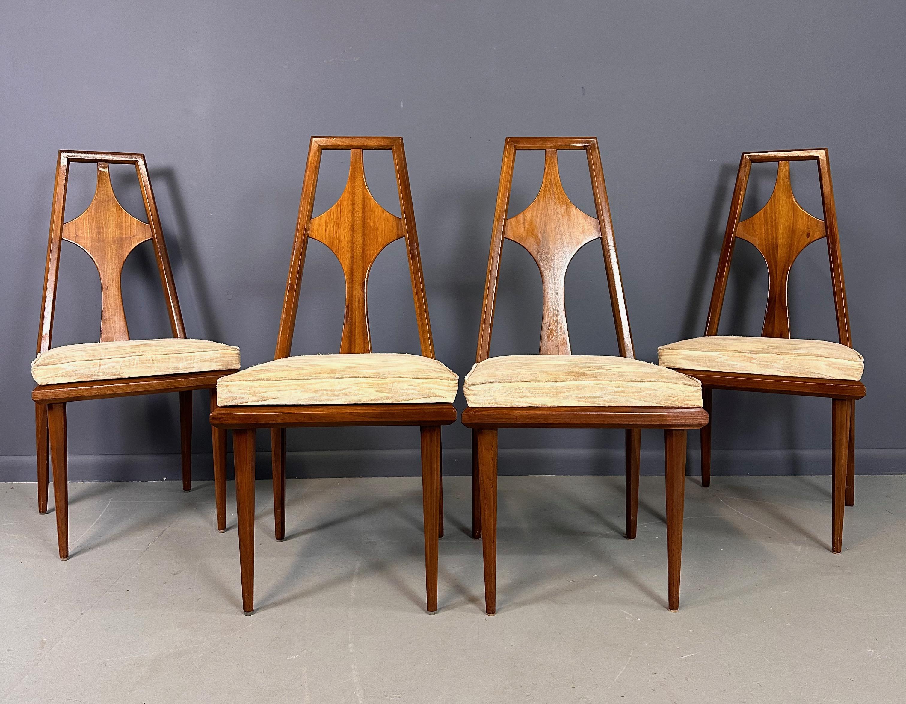 Mid-Century moderno Set di 6 sedie da pranzo in legno di noce Edmond J. Spence degli anni '60 in vendita