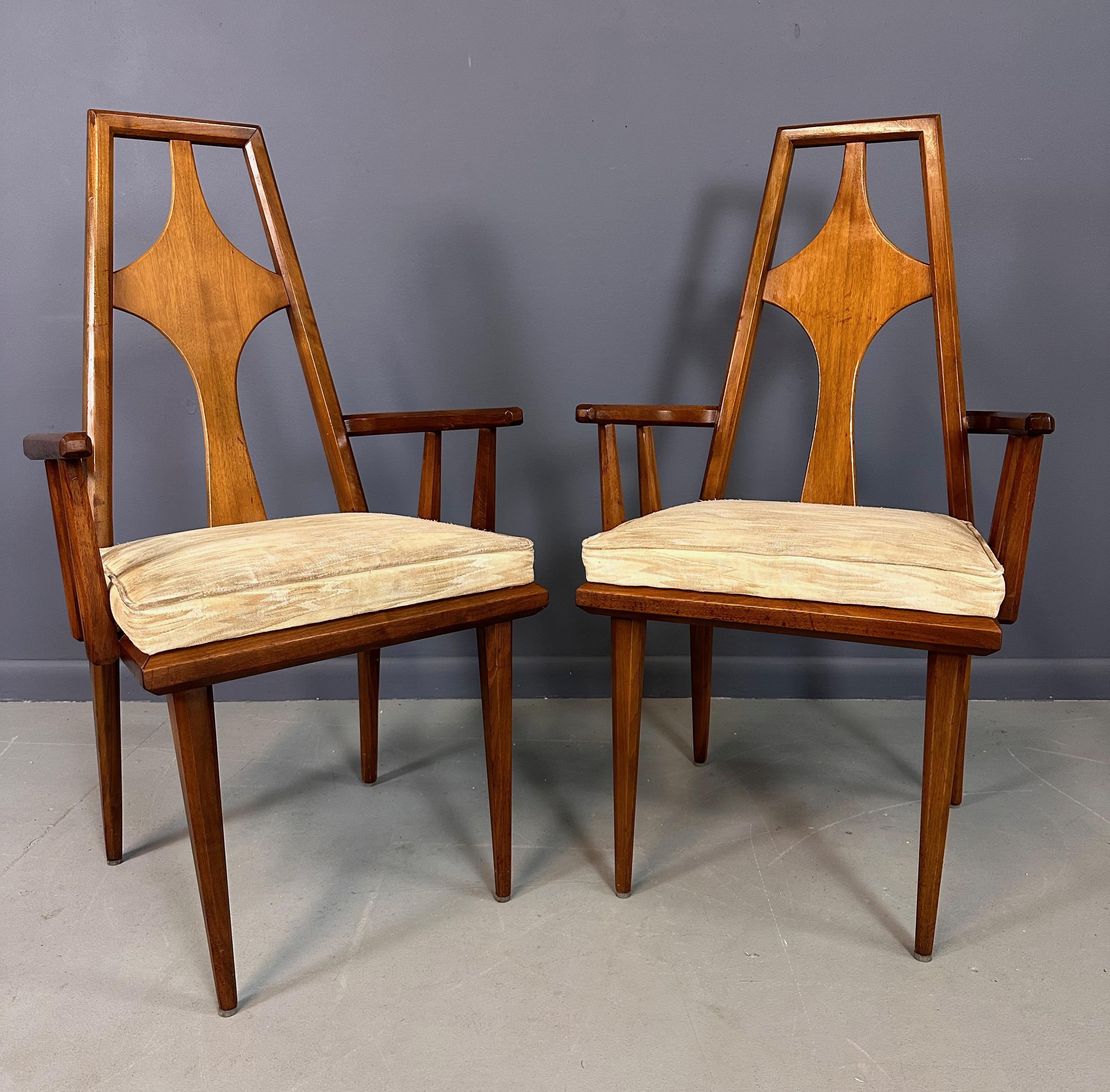 Noce Set di 6 sedie da pranzo in legno di noce Edmond J. Spence degli anni '60 in vendita