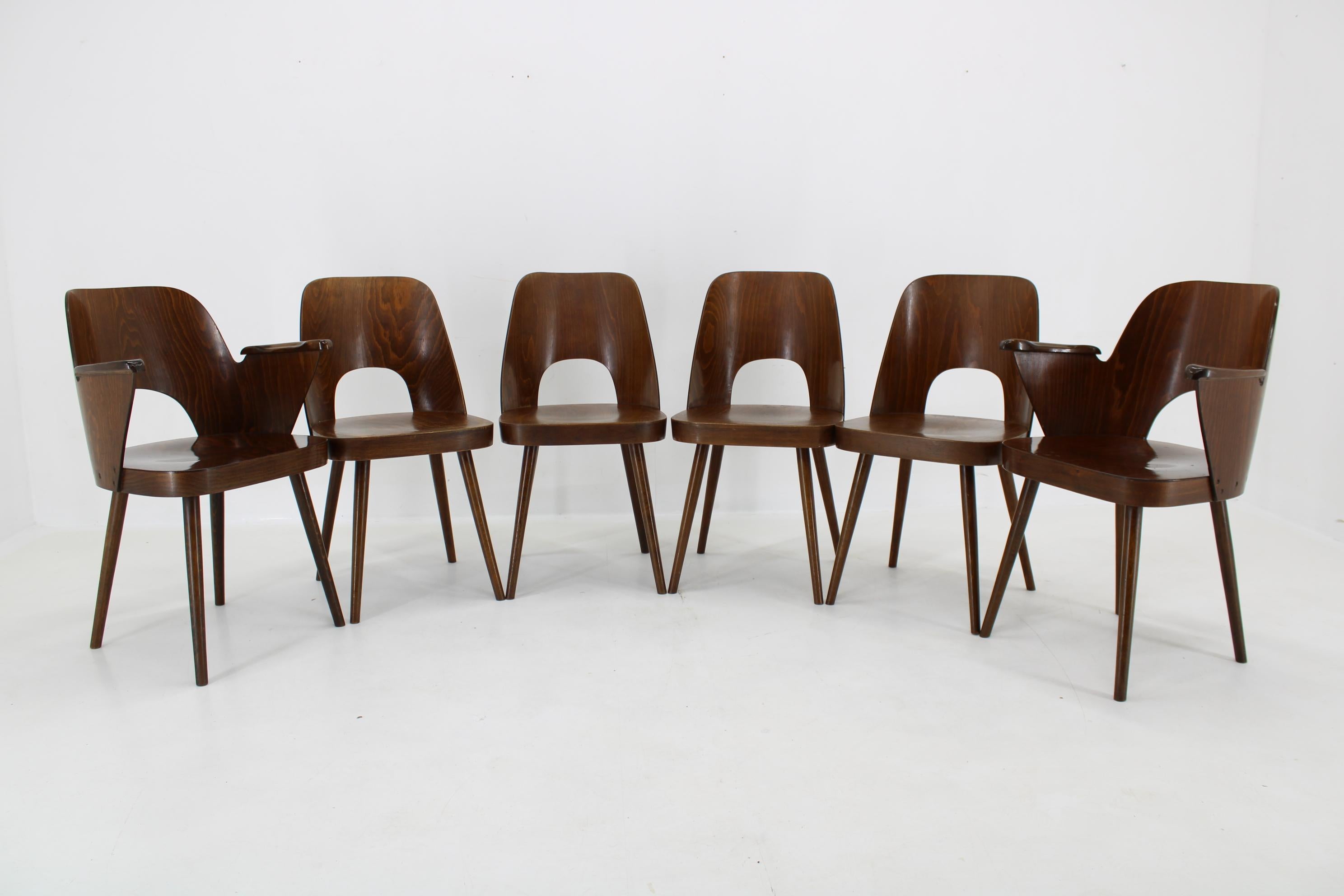 - Made of stained beech wood and beech plywood 
- The wooden parts have been repolished
- Armrests 64 cm
- dimensions of chairs without armrests:  82x(47)x44x55cm