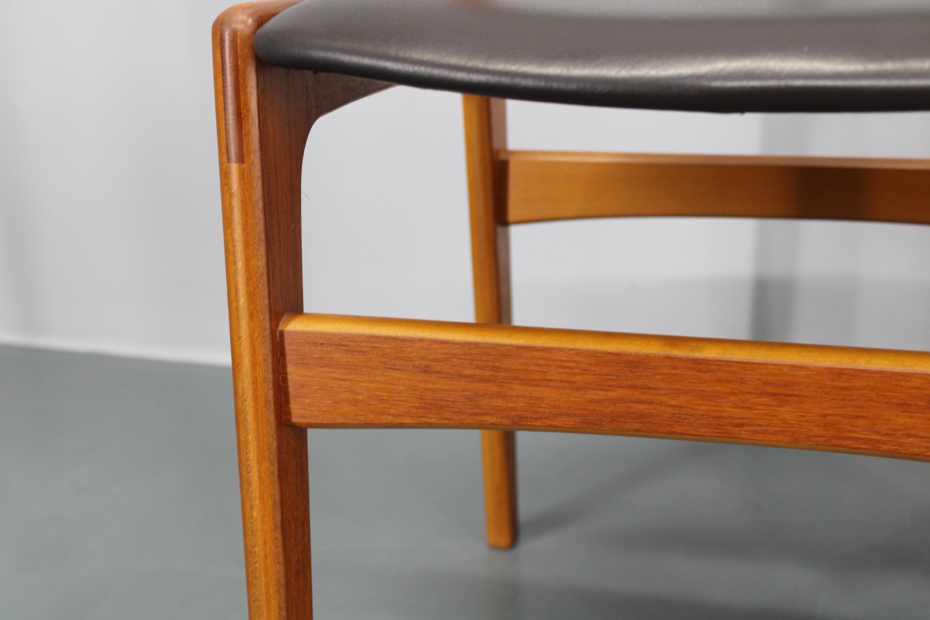 Set di 6 sedie da pranzo in teak anni '60 in similpelle, Danimarca in vendita 6
