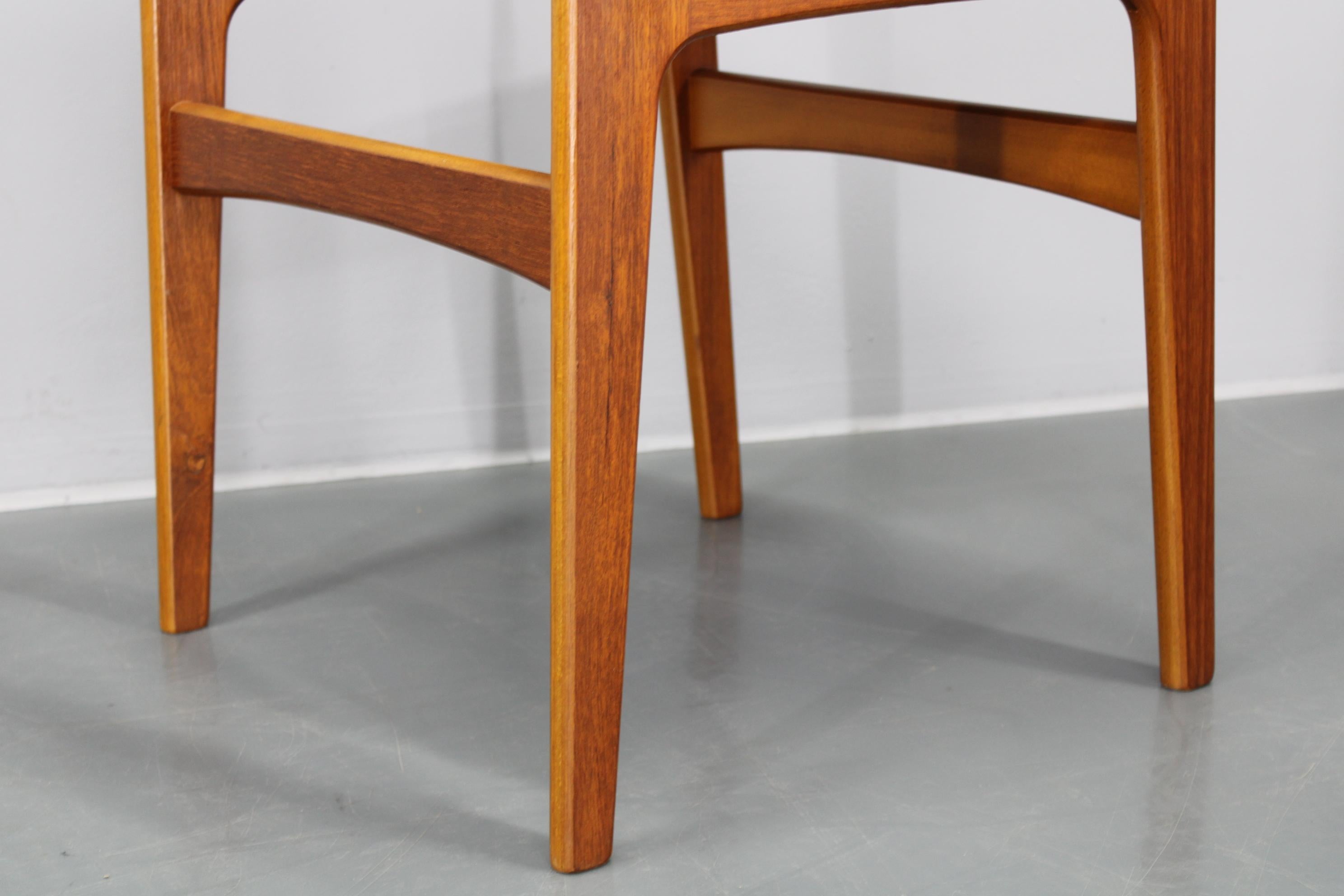 Set di 6 sedie da pranzo in teak anni '60 in similpelle, Danimarca in vendita 9