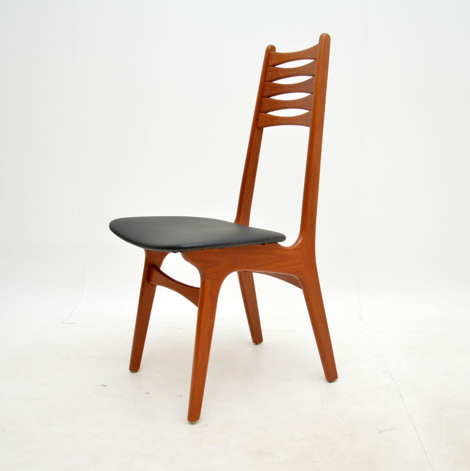 1960s Set of 8 Danish Teak Vintage Dining Chairs For Sale 3