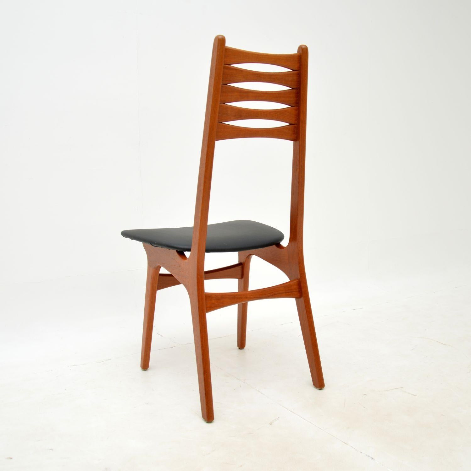 1960s Set of 8 Danish Teak Vintage Dining Chairs For Sale 4