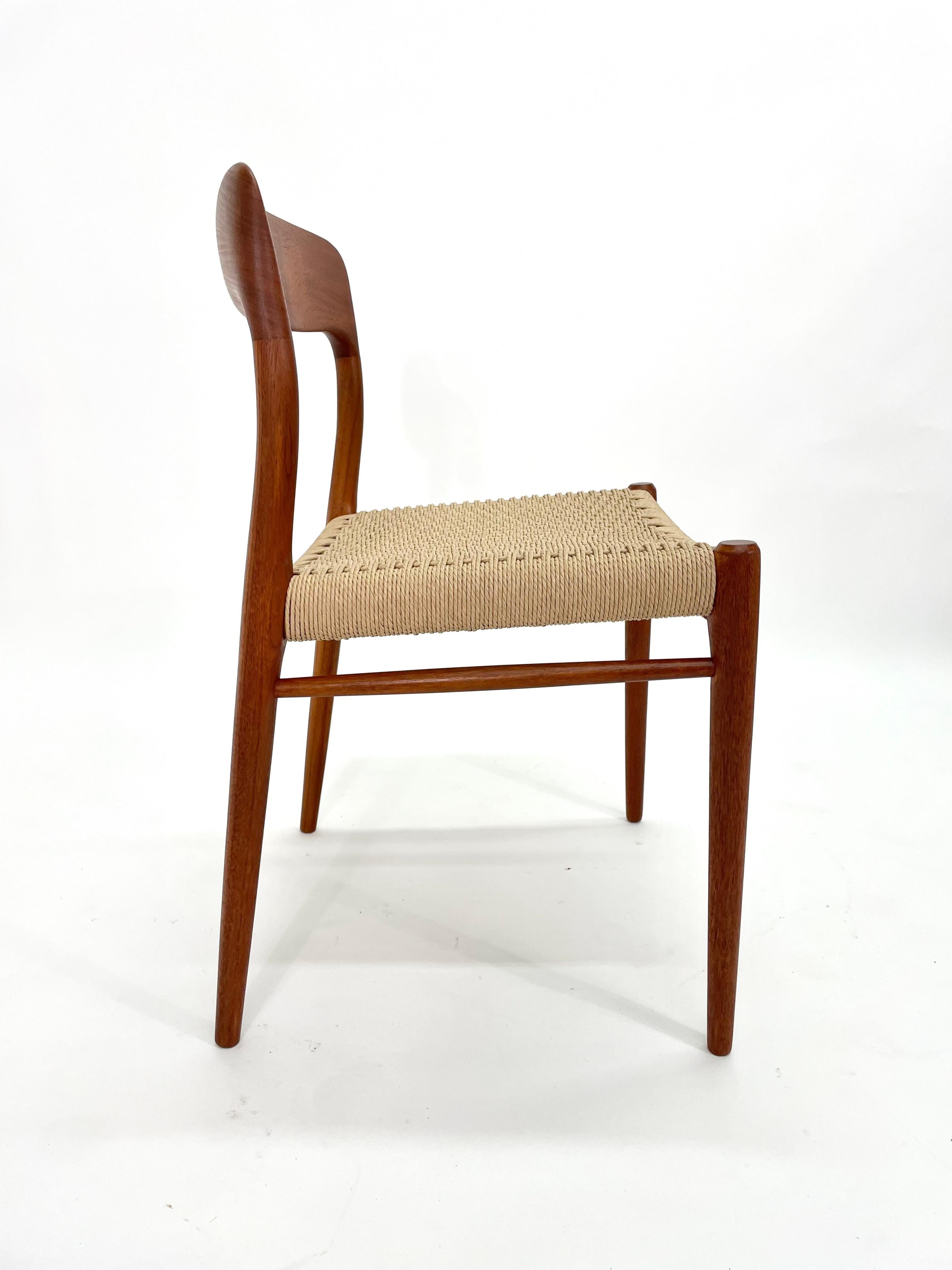 1960s Set of 8 Niels Moller Model 71 Teak Dining Chairs In Excellent Condition In San Diego, CA
