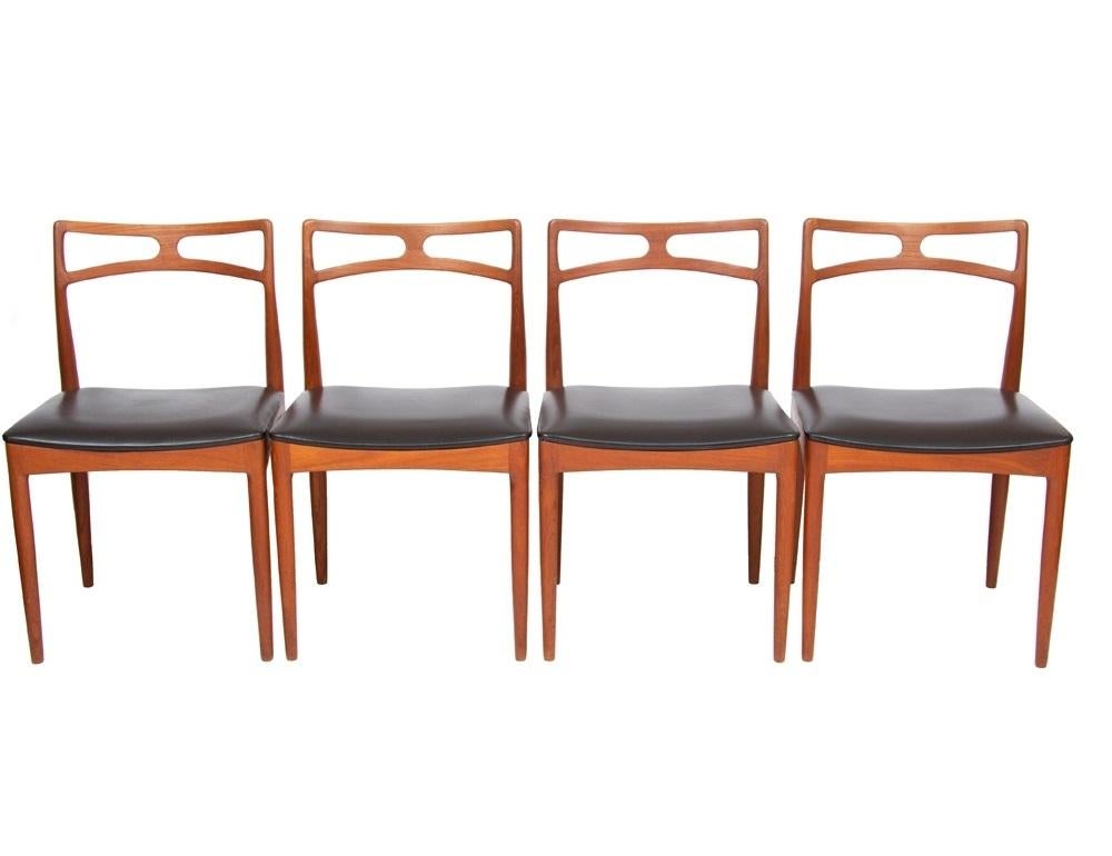 Beautiful set of 8 Midcentury Danish Teak dining chairs, designed by Johannes Andersen in 1961 for Mobelfabrik Christian Linneburg.  Model 94 in Teak and Black Vinyl. The chairs are in very good vintage condition with some age related scuffs to the