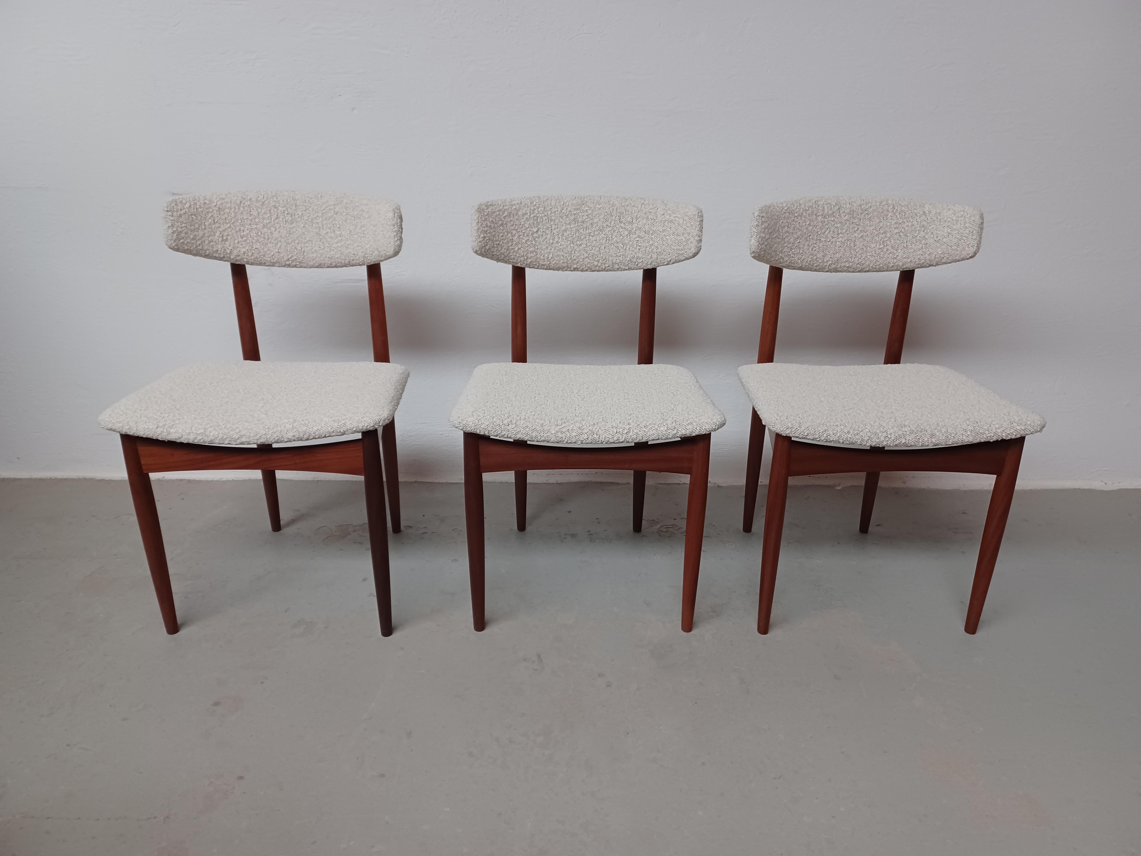 Set di sei sedie da pranzo danesi degli anni '60 in teak e tessuto boucle in vendita 3