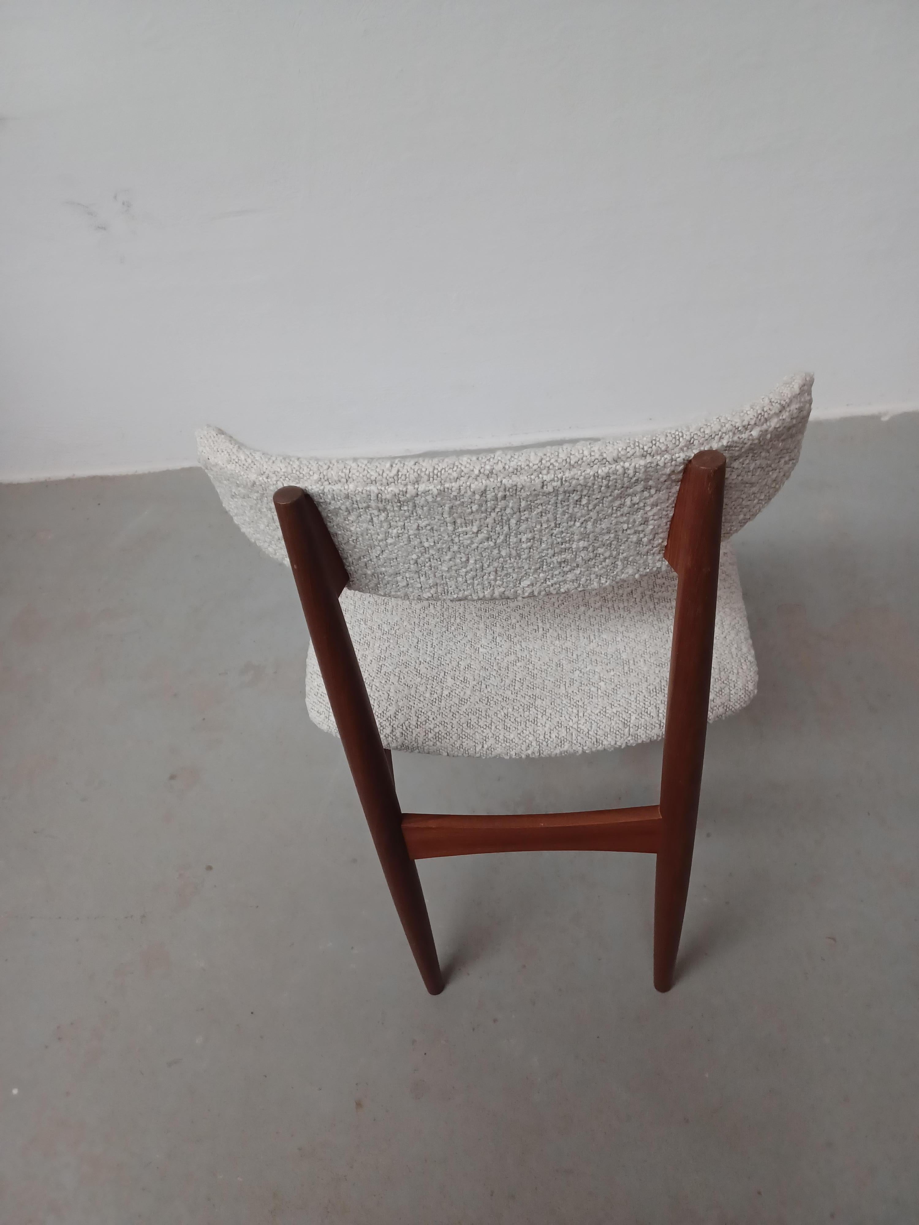 Metà XX secolo Set di sei sedie da pranzo danesi degli anni '60 in teak e tessuto boucle in vendita