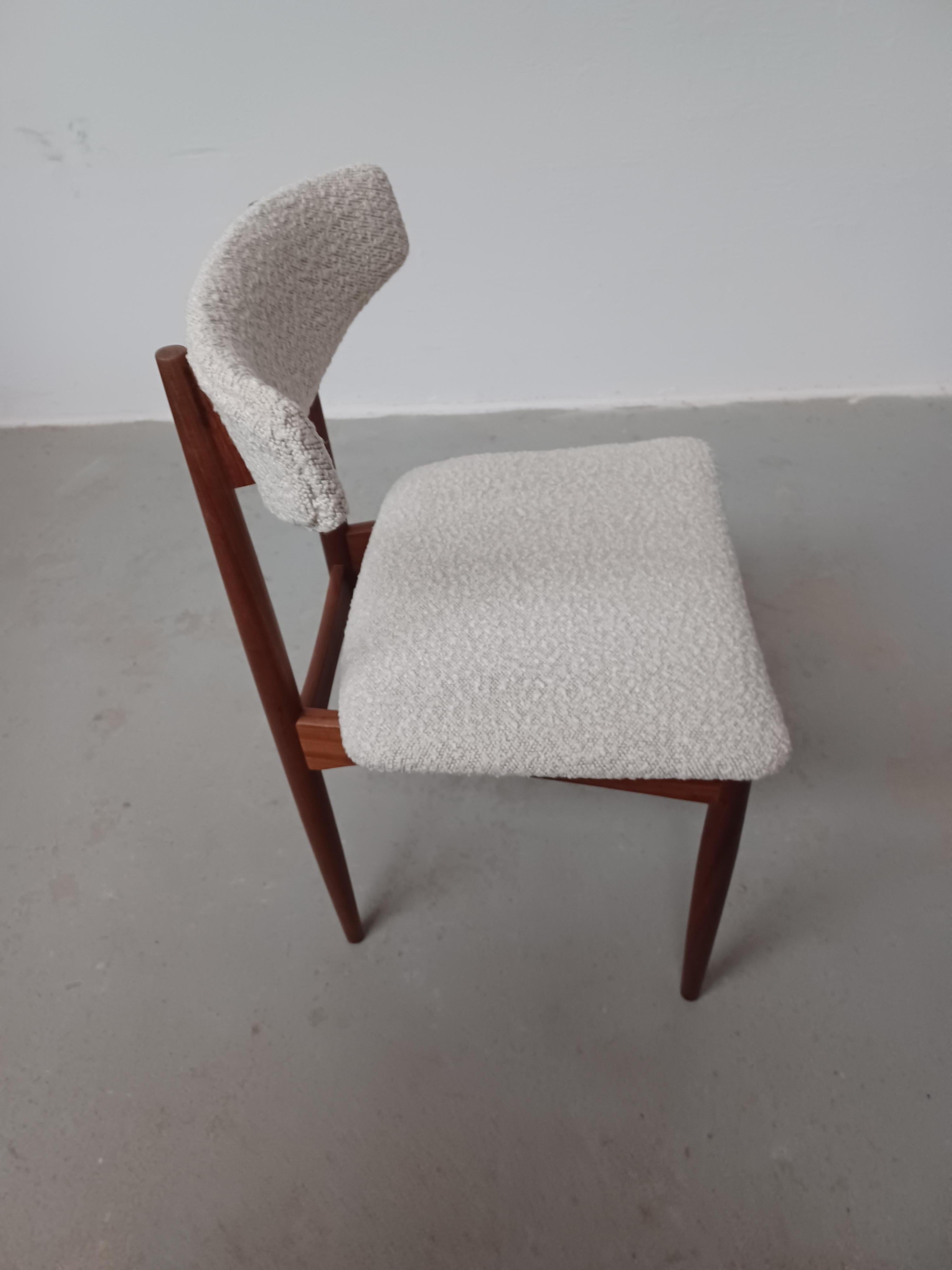 Set di sei sedie da pranzo danesi degli anni '60 in teak e tessuto boucle in vendita 1