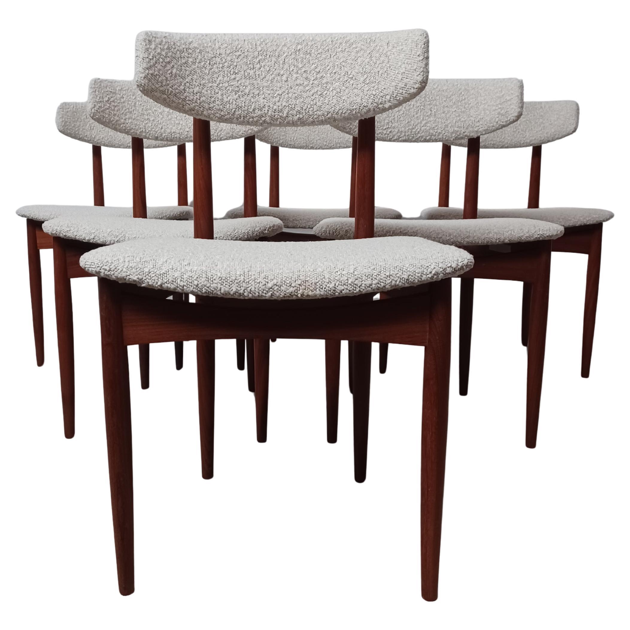 Le sedie da pranzo danesi degli anni '60, ben progettate e ben lavorate, sono state concepite da uno dei tanti designer e produttori oggi sconosciuti dell'epoca d'oro del design The Modern Scandinavian, negli anni '60. 
1960´s.

Le comode sedie sono