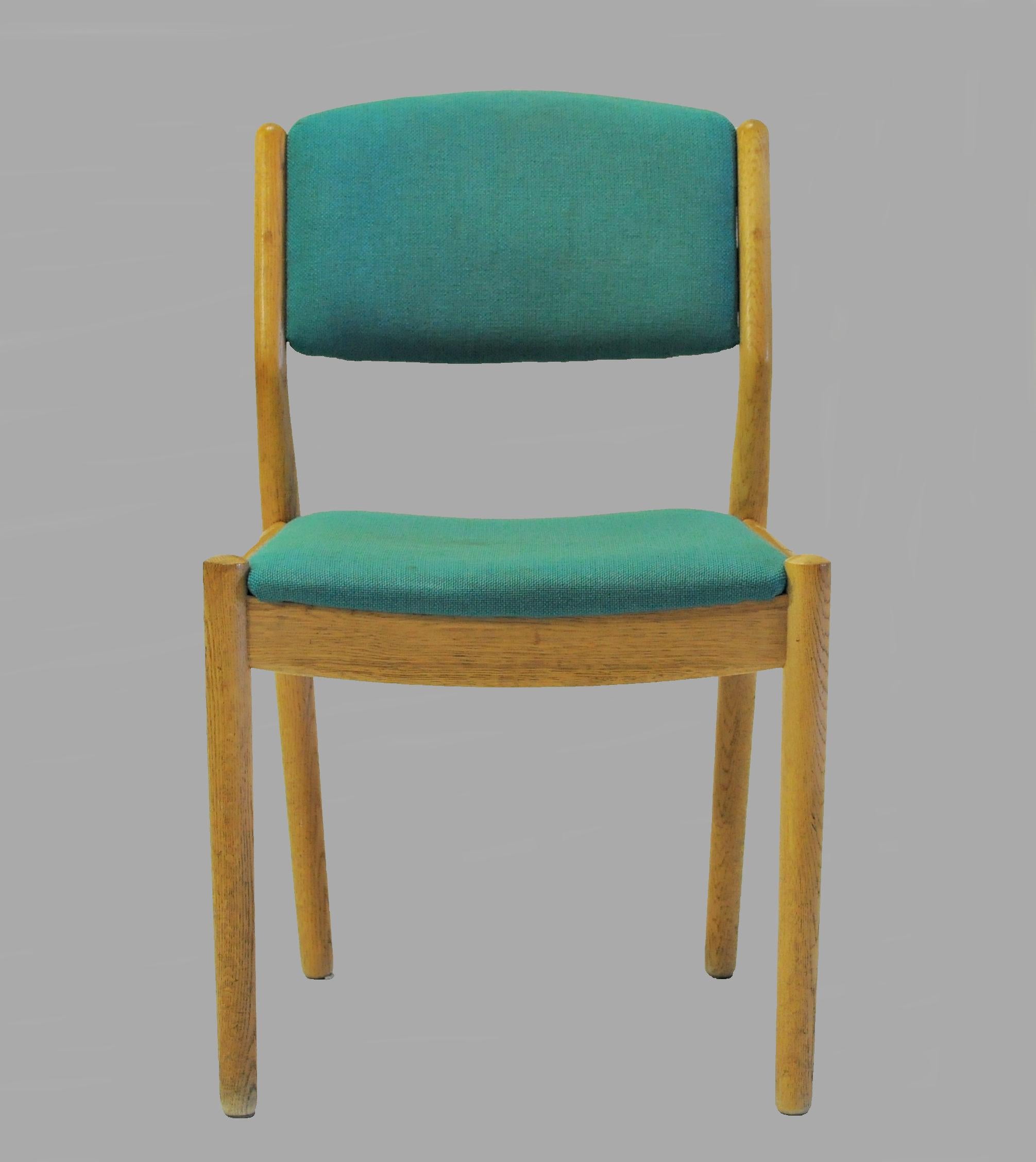 Set of 8 dining chairs in oak designed by Poul Volther for FDB Møbler in 1954.

The chairs have been overlooked and refinished by our cabinetmaker to insure that they are in very good condition with only minimal signs of age and use and will be