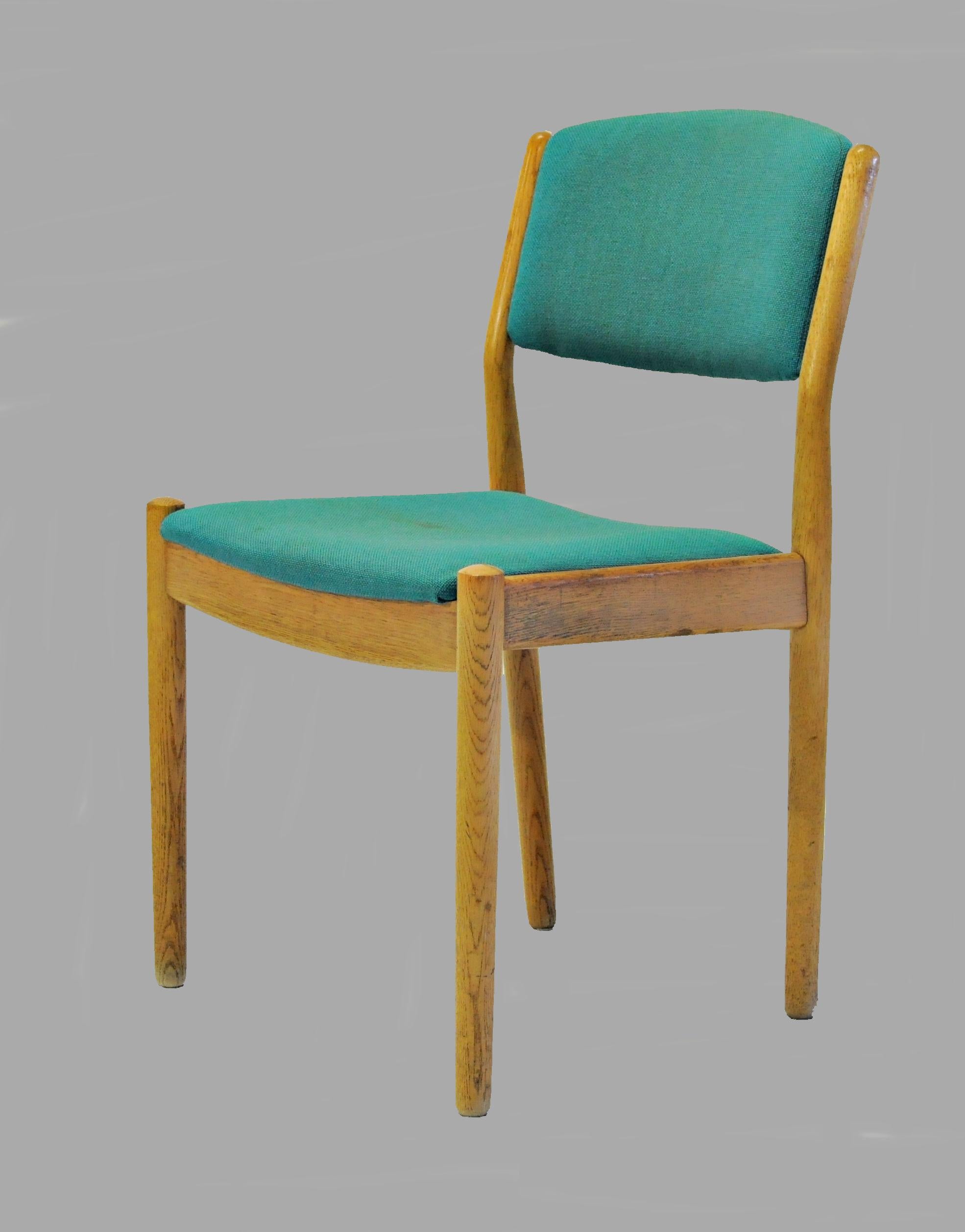 Set von acht neu lackierten Poul Volther-Esszimmerstühlen aus Eiche, Inc.-Polsterung (Skandinavische Moderne) im Angebot