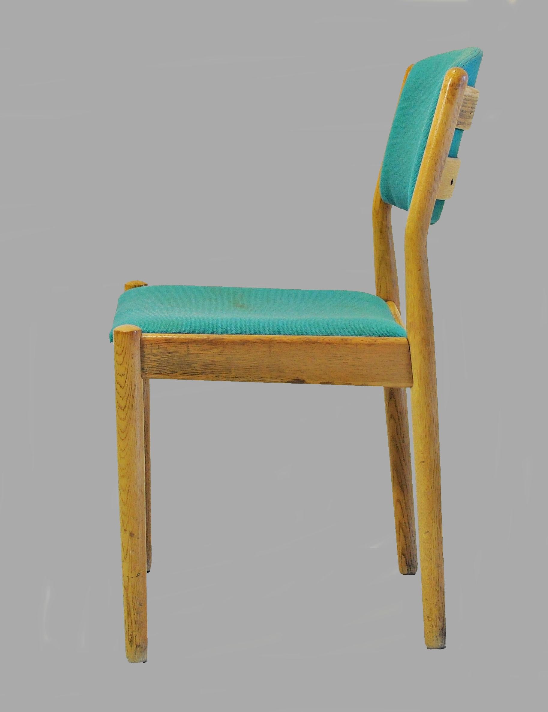 Danois Ensemble de huit chaises de salle à manger Poul Volther en chêne à retapissage, Inc. en vente