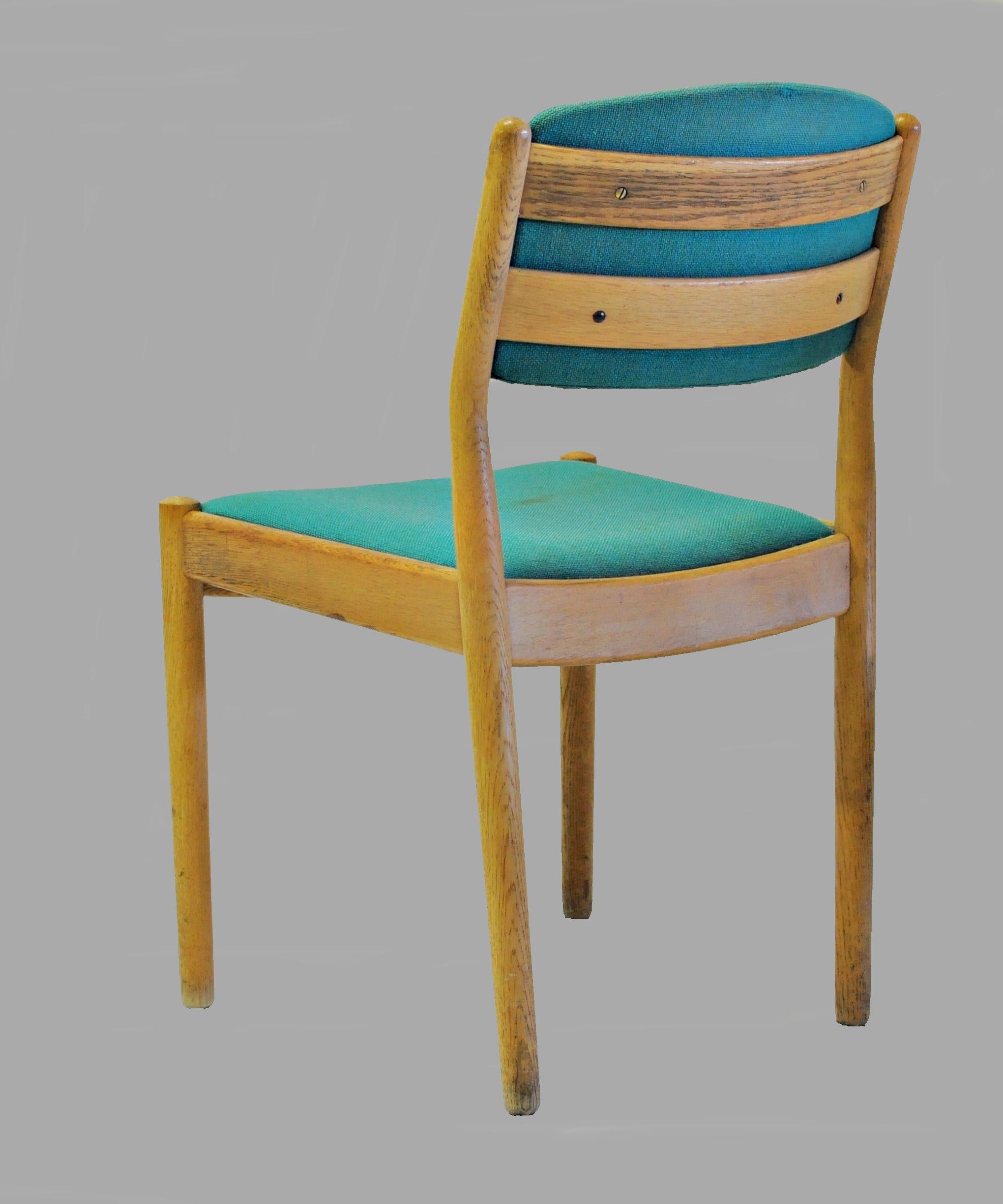 Set von acht neu lackierten Poul Volther-Esszimmerstühlen aus Eiche, Inc.-Polsterung im Zustand „Gut“ im Angebot in Knebel, DK