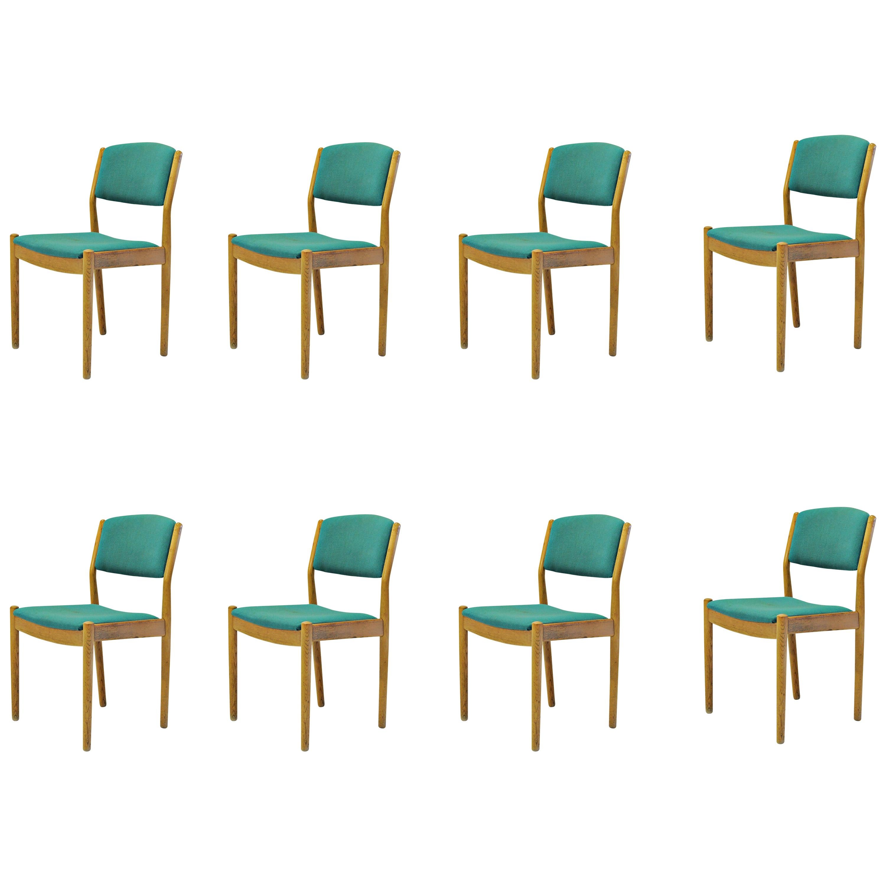 Ensemble de huit chaises de salle à manger Poul Volther en chêne à retapissage, Inc.