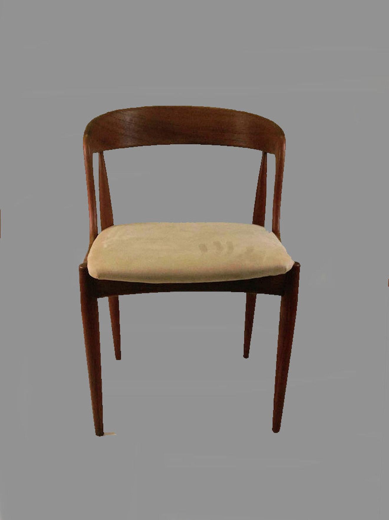Scandinavian Modern 1960s Set of Eight Johannes Andersen Dining Chairs in Teak Inc. Reupholstery