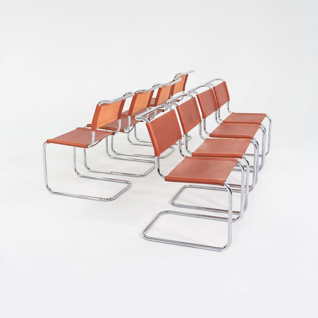 Il s'agit d'un ensemble de huit chaises d'appoint B33 Cantilever, conçues à l'origine par Marcel Breuer C. 1928. Ces exemples particuliers ont été produits par Thonet vers les années 1960. Ils sont dotés d'un cadre en acier tubulaire et d'une