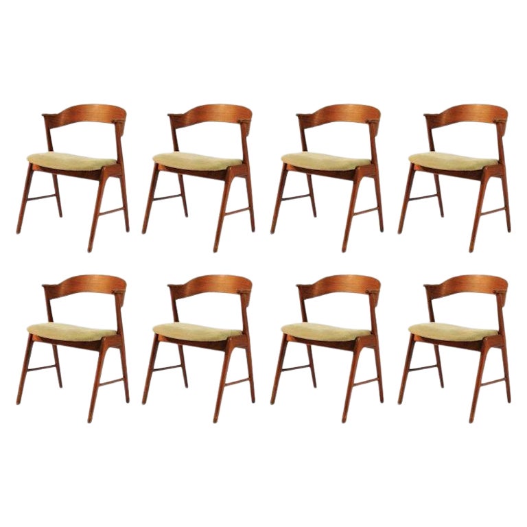 Set di otto sedie da pranzo in teak degli anni '60 noto come Model 32, tappezzeria personalizzata